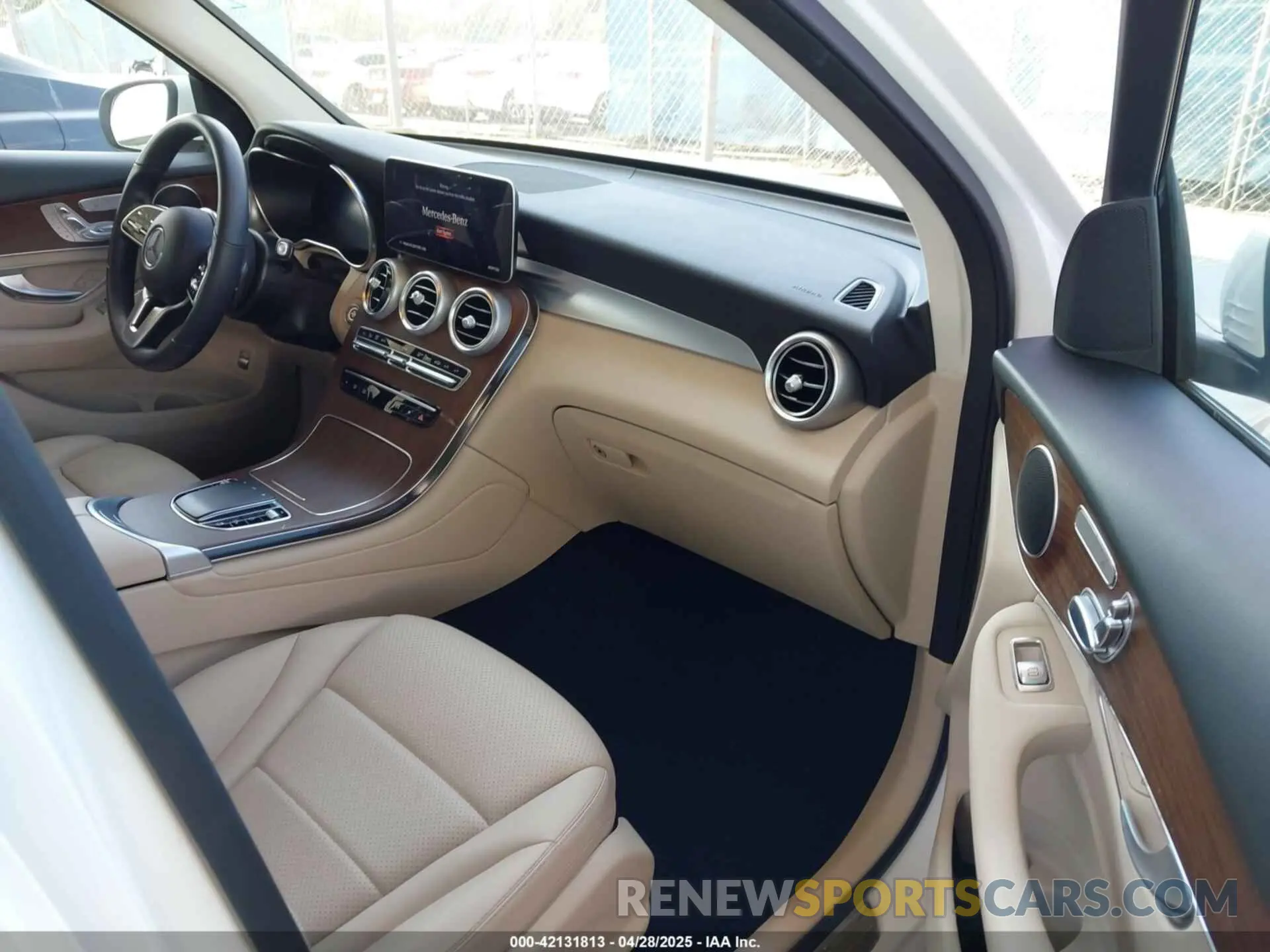 5 Photograph of a damaged car W1N0G8DB5NV390201 MERCEDES-BENZ GLC 300 2022