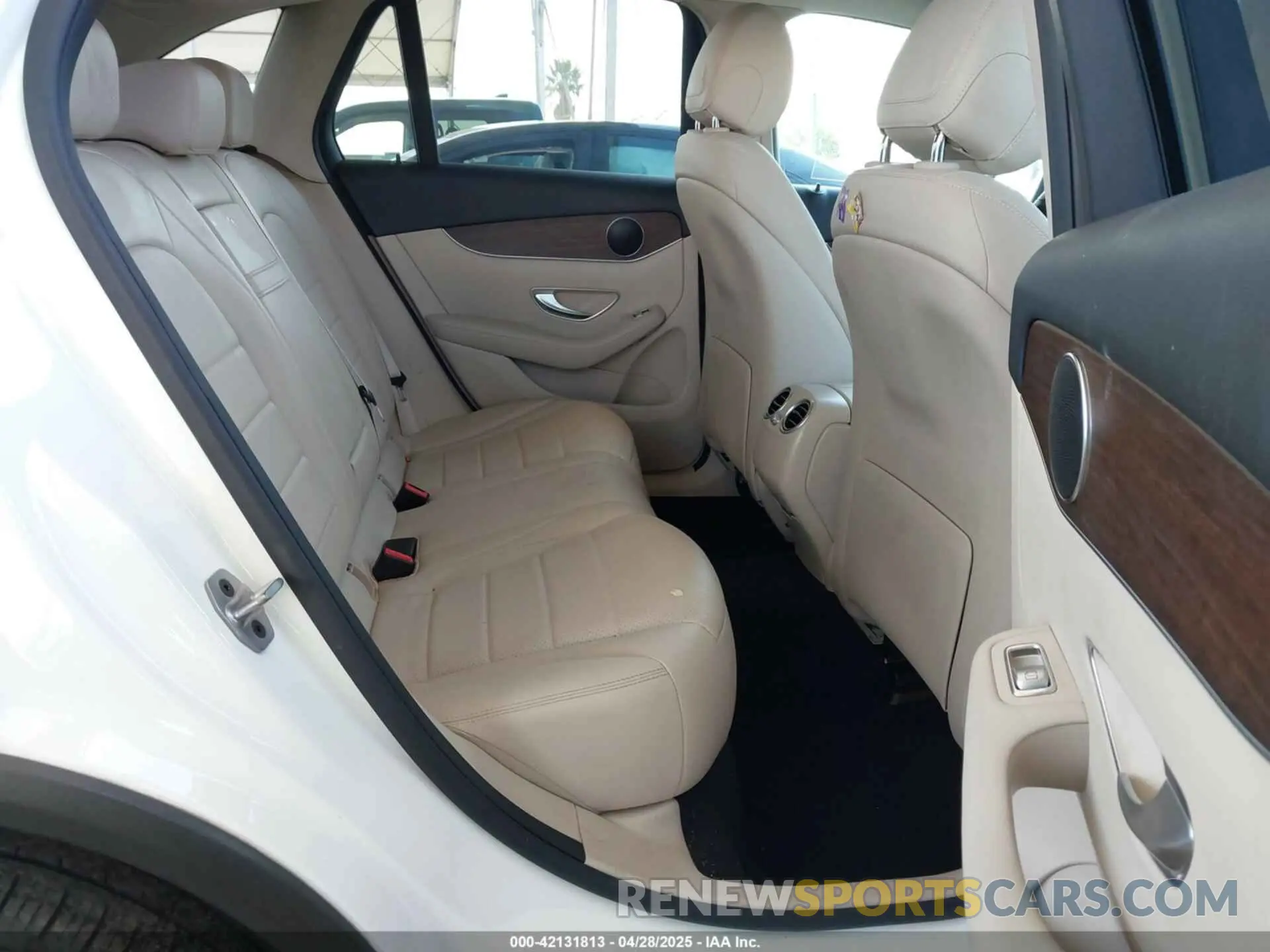8 Photograph of a damaged car W1N0G8DB5NV390201 MERCEDES-BENZ GLC 300 2022