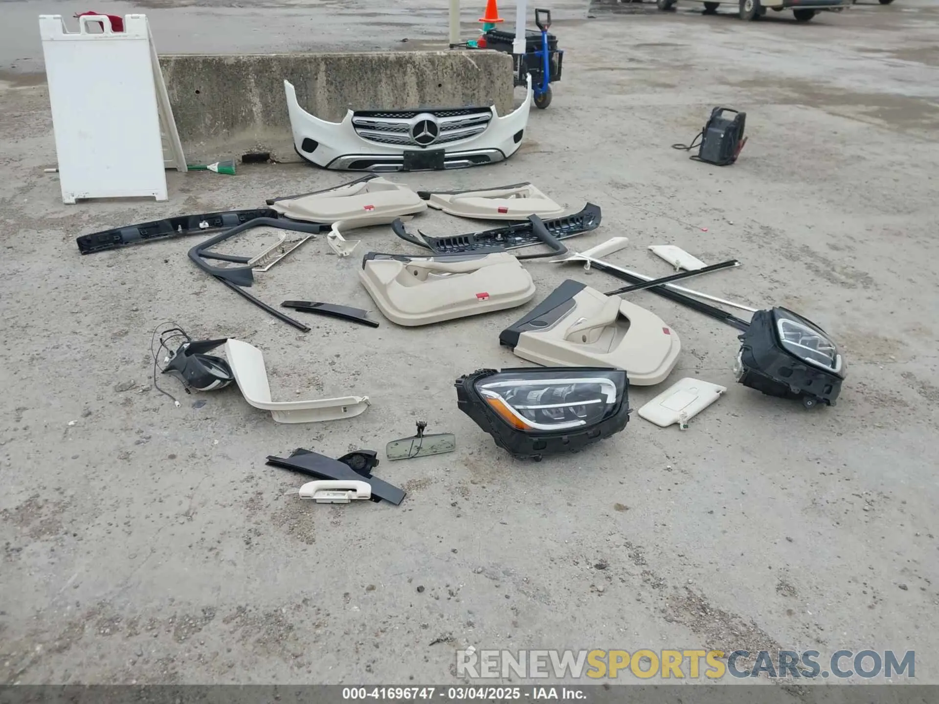 12 Photograph of a damaged car W1N0G8DB5NV398640 MERCEDES-BENZ GLC 300 2022
