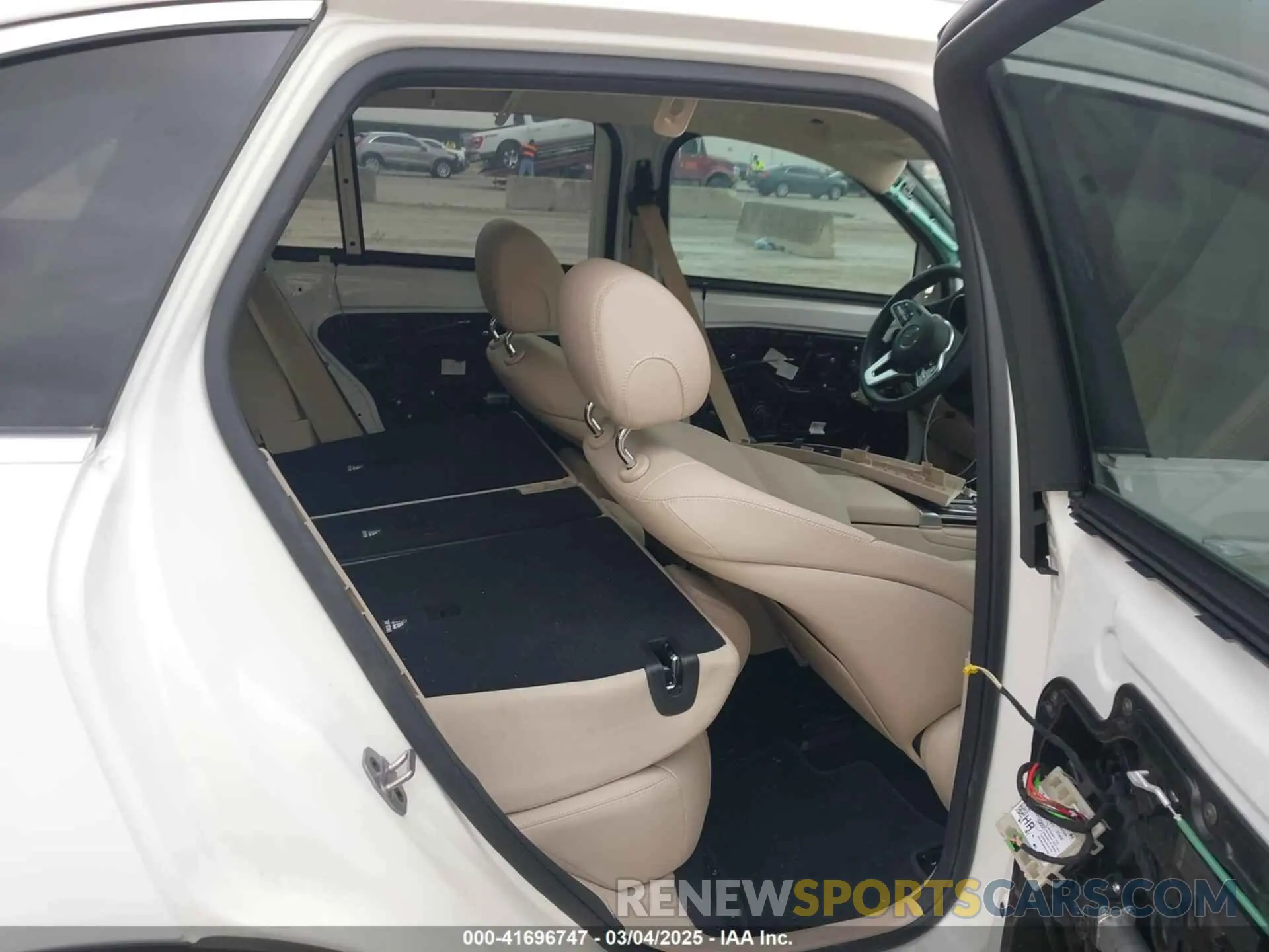8 Photograph of a damaged car W1N0G8DB5NV398640 MERCEDES-BENZ GLC 300 2022