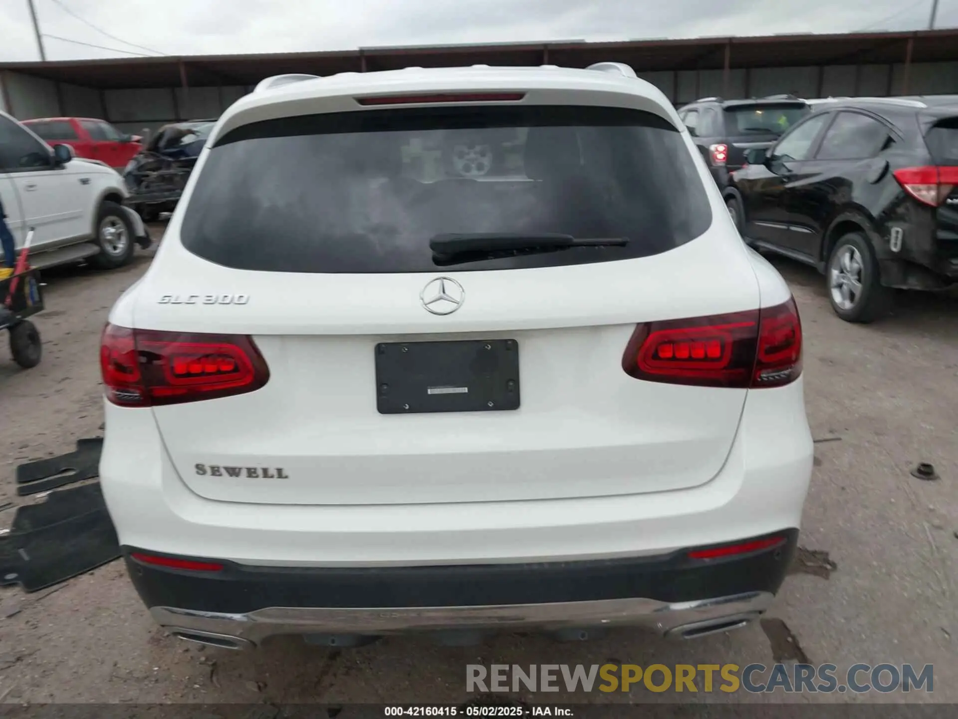 16 Photograph of a damaged car W1N0G8DB6NG056621 MERCEDES-BENZ GLC 300 2022