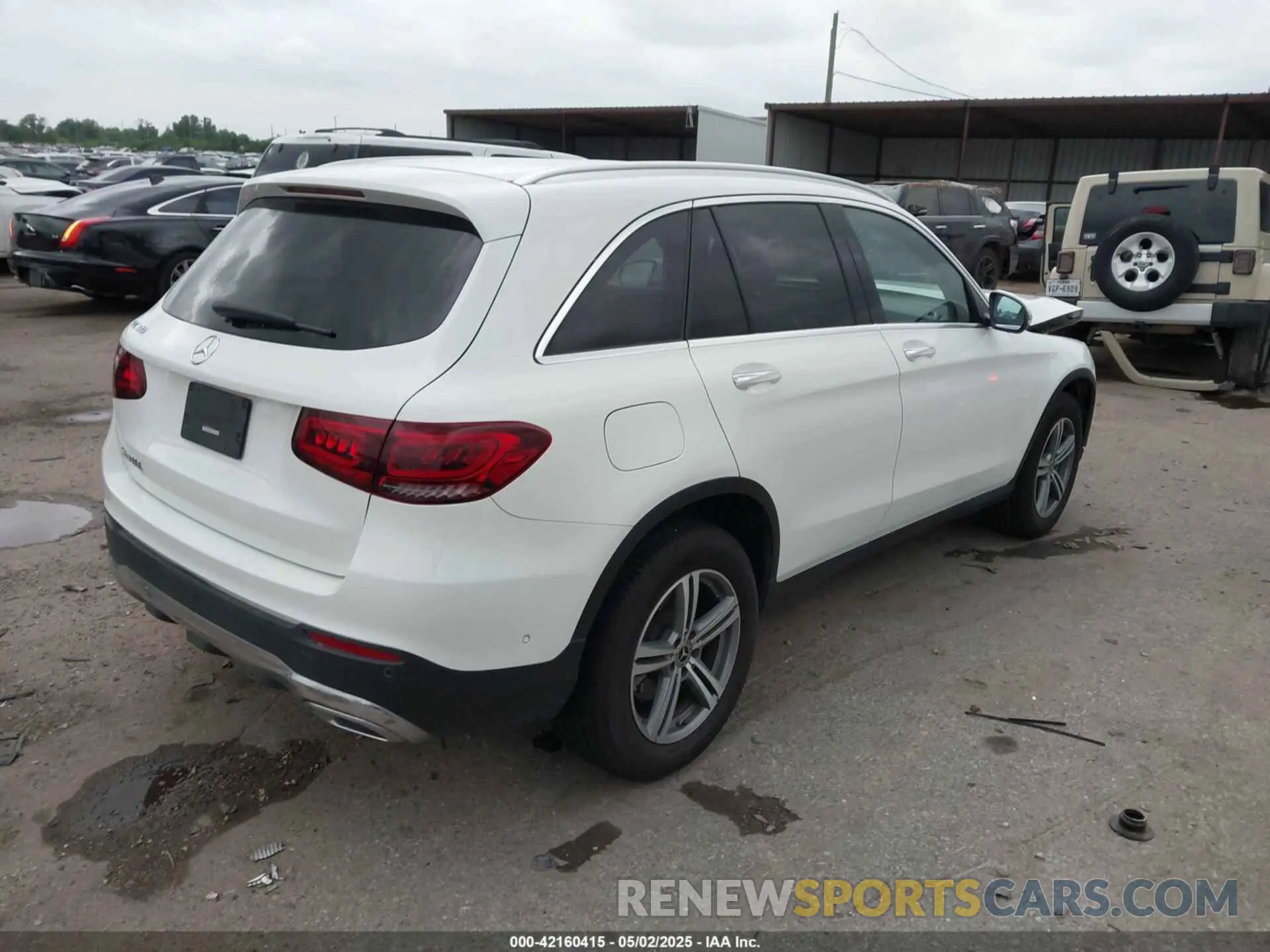 4 Photograph of a damaged car W1N0G8DB6NG056621 MERCEDES-BENZ GLC 300 2022