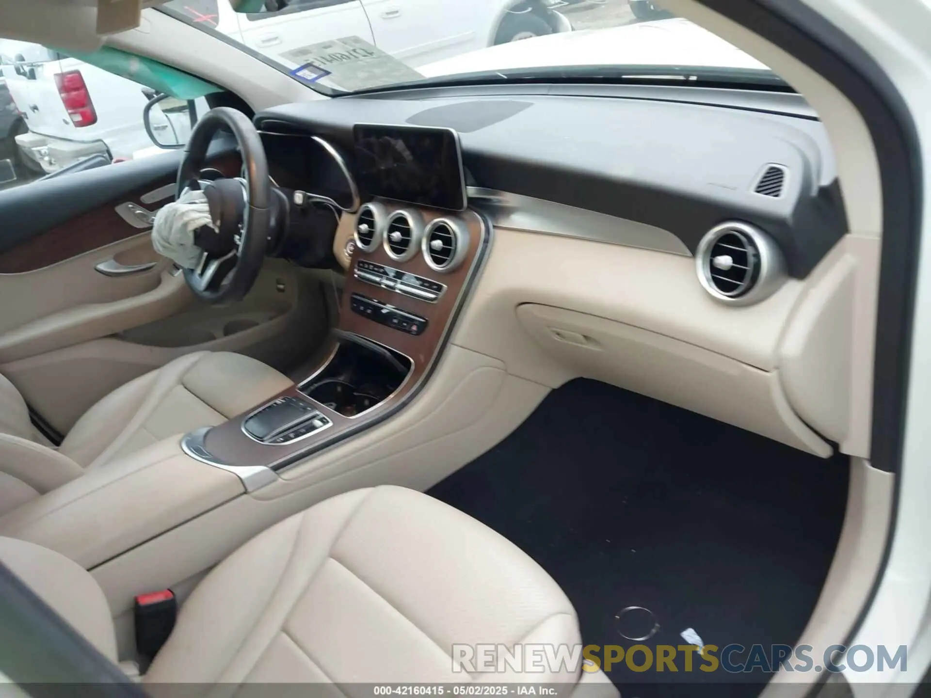 5 Photograph of a damaged car W1N0G8DB6NG056621 MERCEDES-BENZ GLC 300 2022
