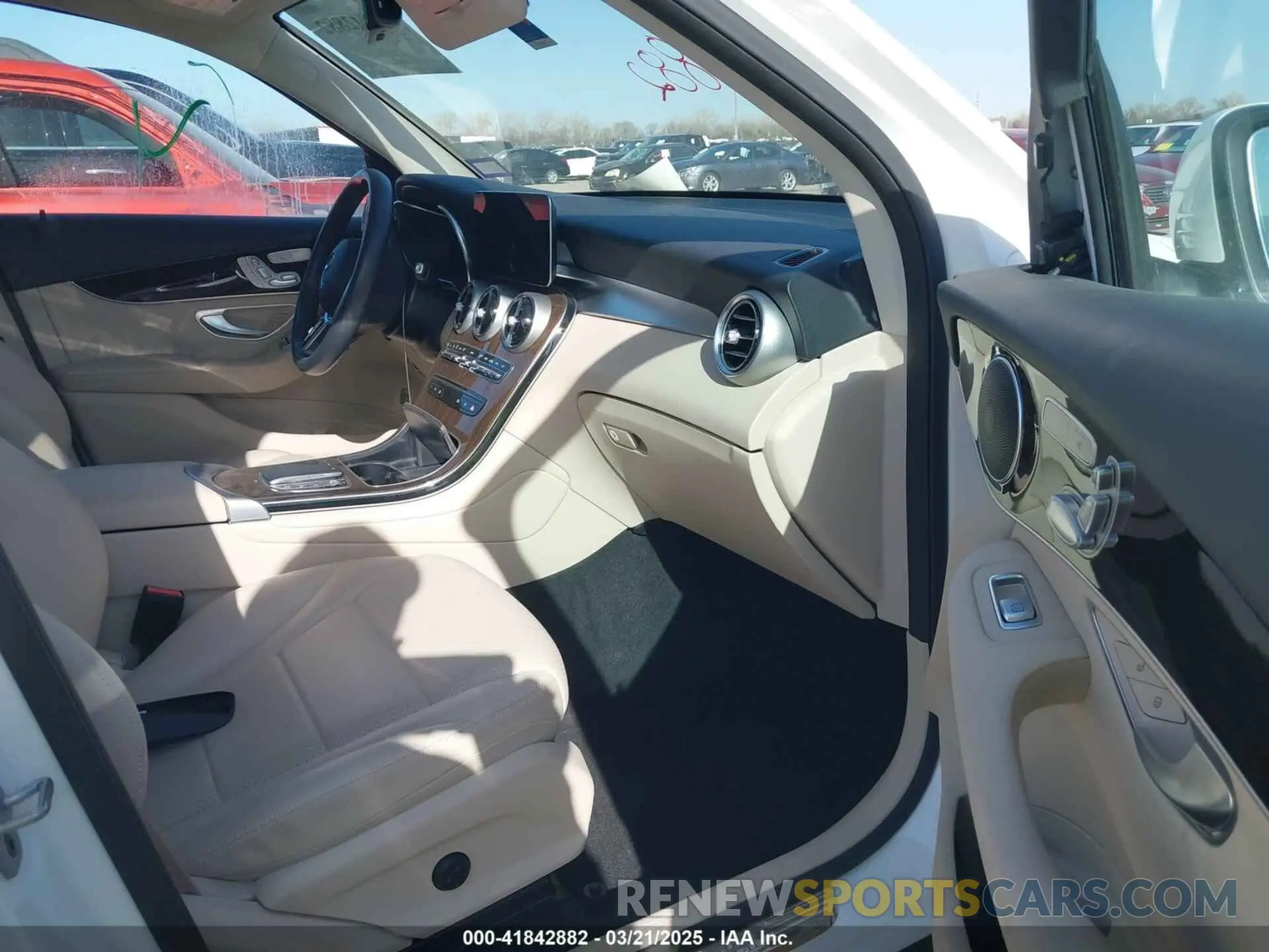 5 Photograph of a damaged car W1N0G8DB7NG106295 MERCEDES-BENZ GLC 300 2022