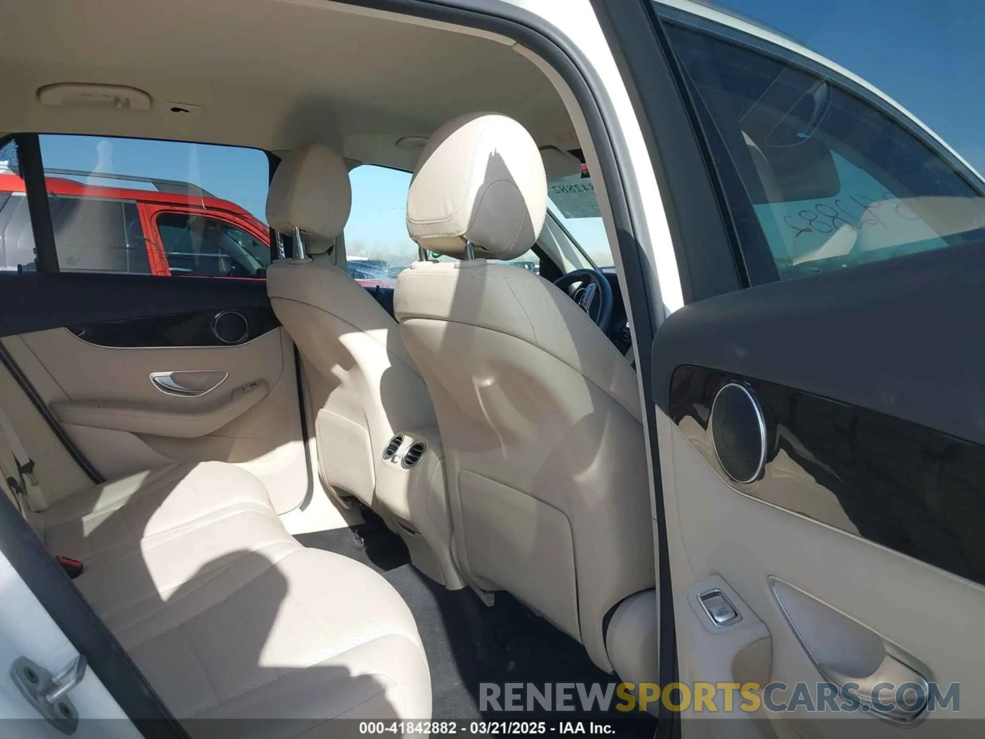 8 Photograph of a damaged car W1N0G8DB7NG106295 MERCEDES-BENZ GLC 300 2022