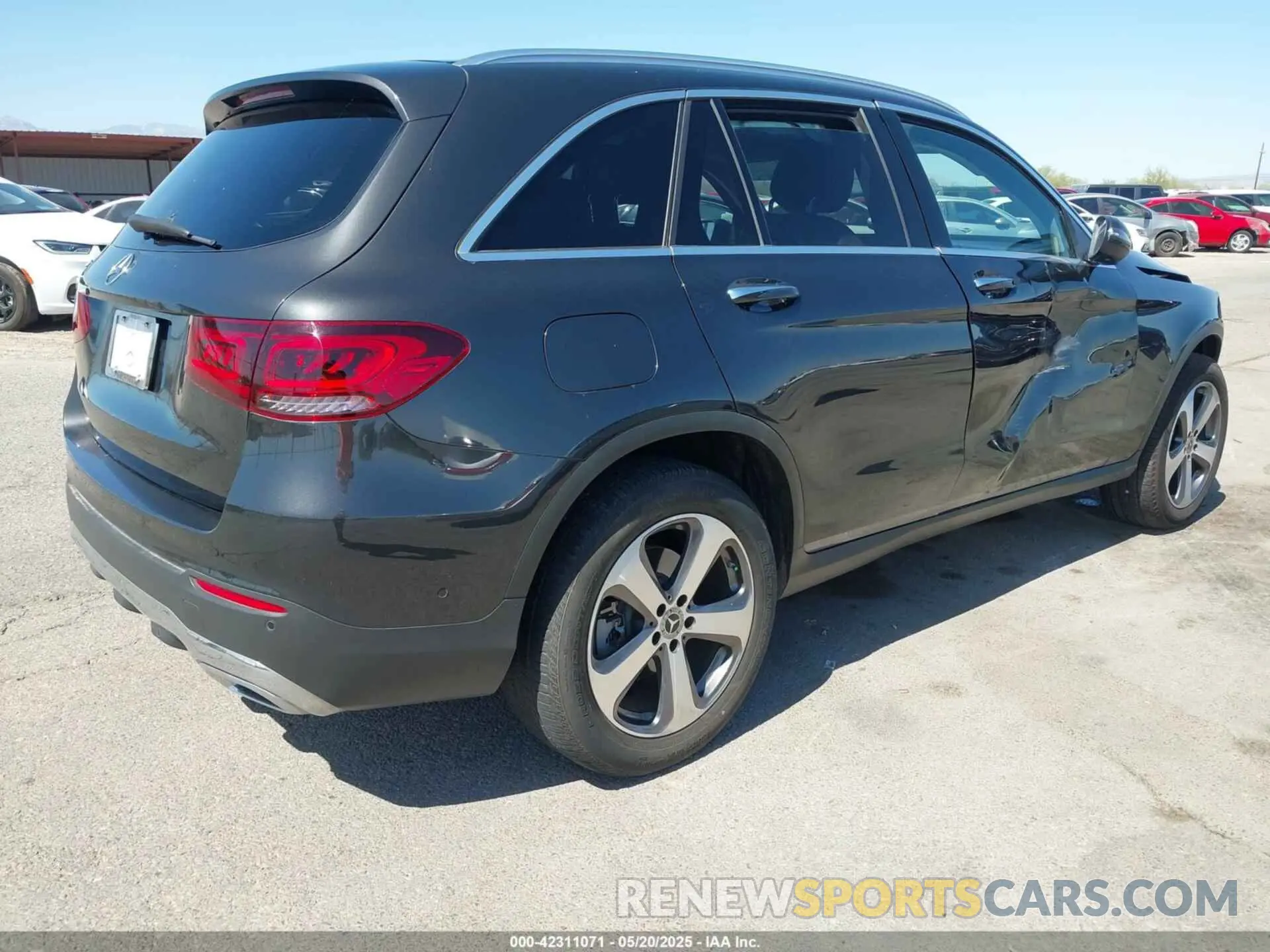 4 Photograph of a damaged car W1N0G8DB7NG112565 MERCEDES-BENZ GLC 300 2022
