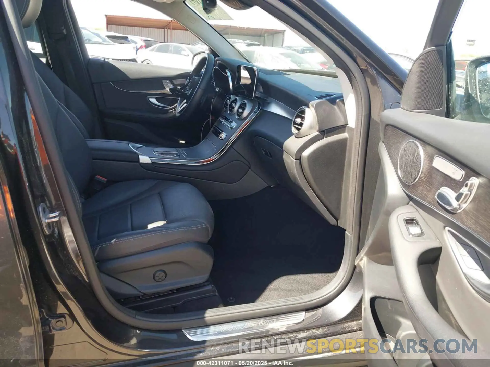 5 Photograph of a damaged car W1N0G8DB7NG112565 MERCEDES-BENZ GLC 300 2022