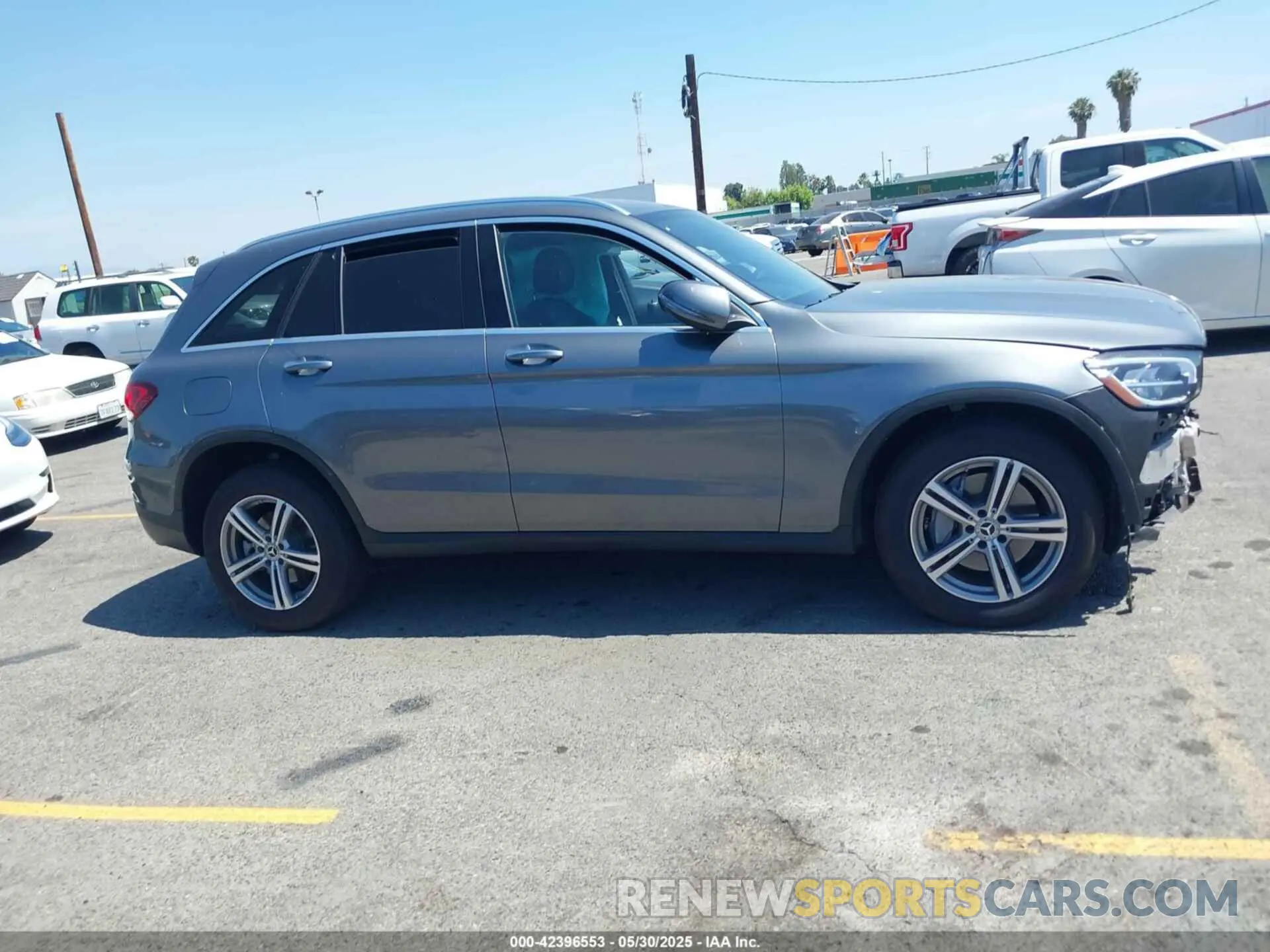 13 Photograph of a damaged car W1N0G8DB7NV331330 MERCEDES-BENZ GLC 300 2022