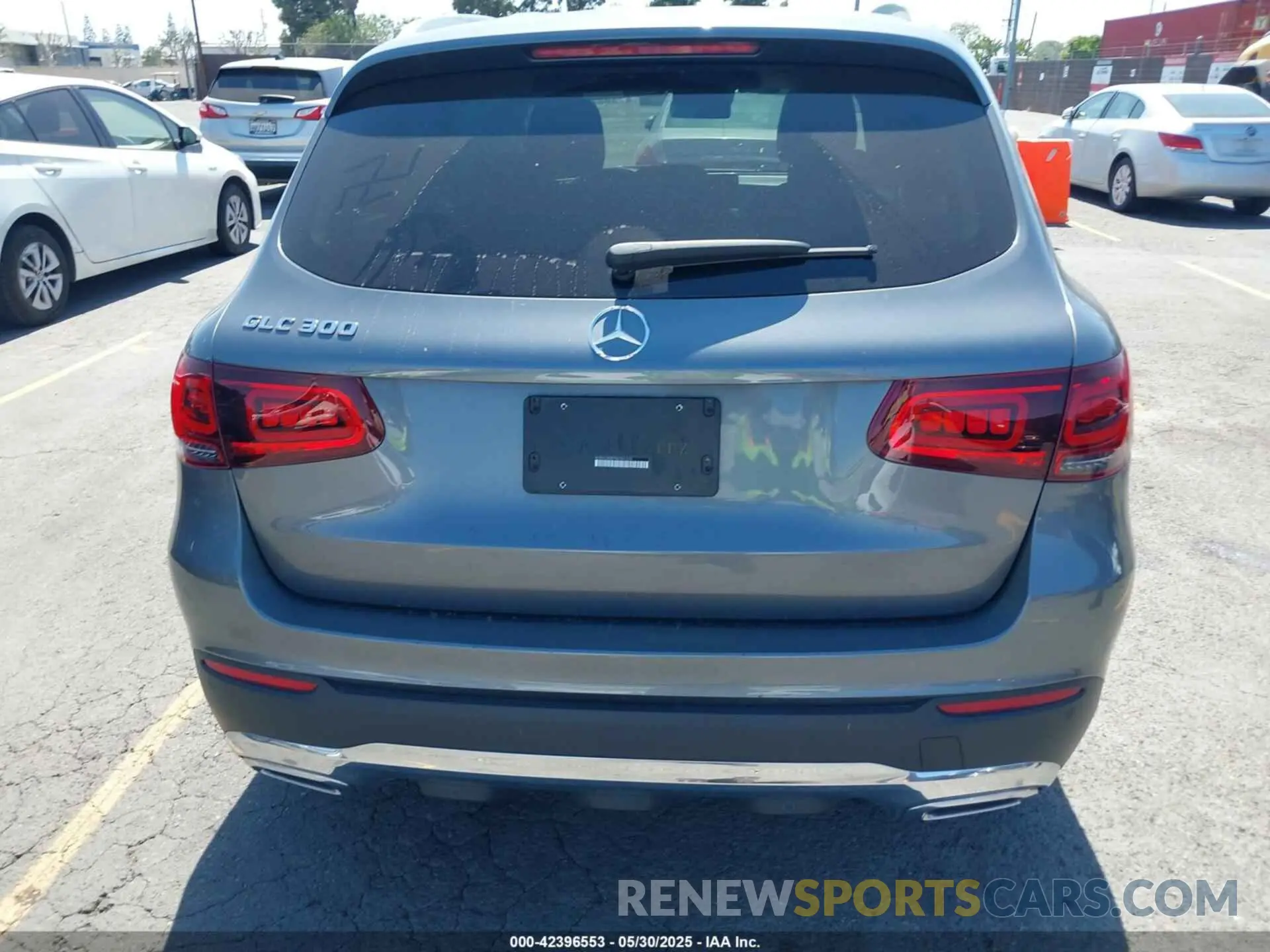 16 Photograph of a damaged car W1N0G8DB7NV331330 MERCEDES-BENZ GLC 300 2022