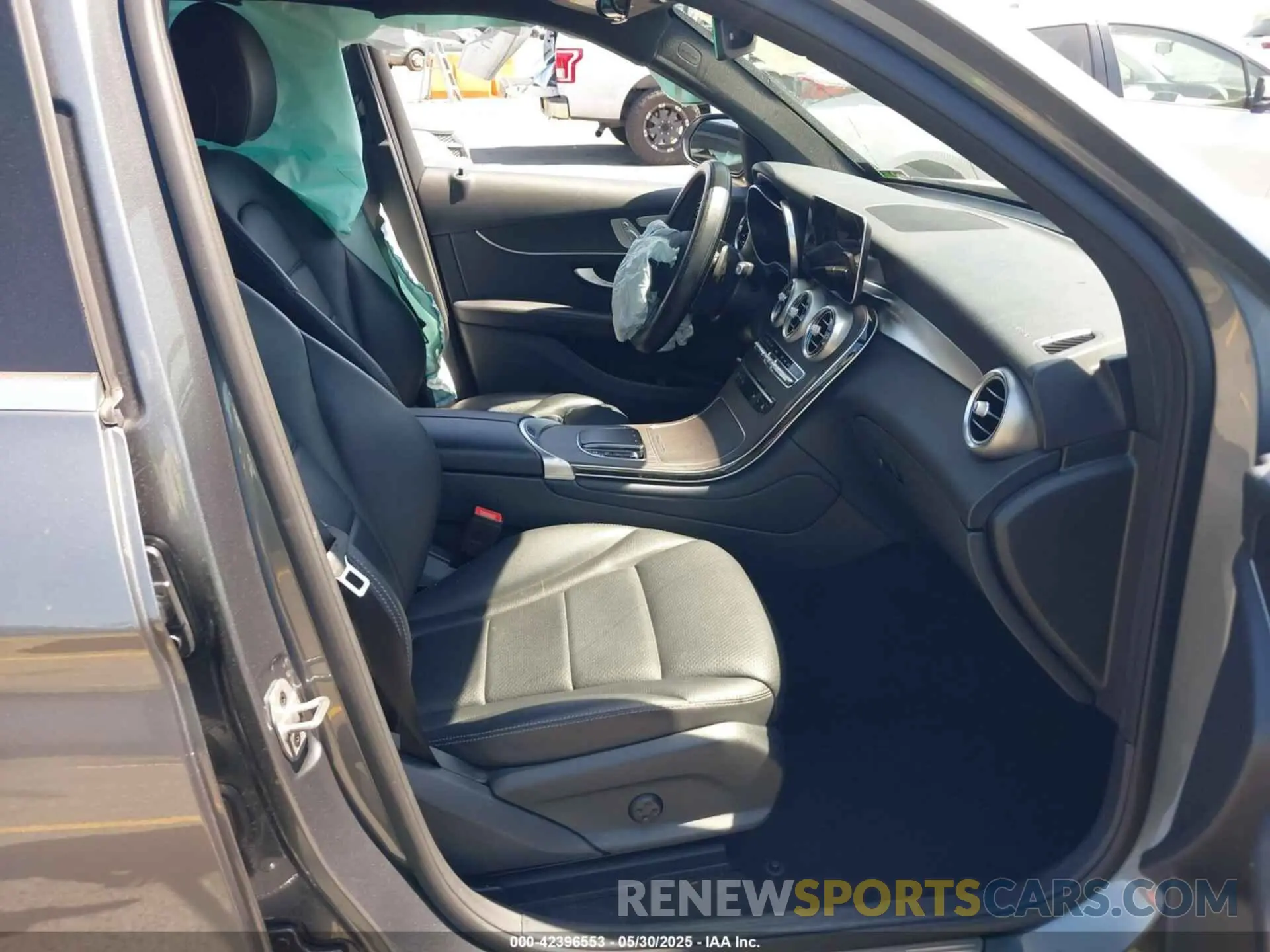 5 Photograph of a damaged car W1N0G8DB7NV331330 MERCEDES-BENZ GLC 300 2022