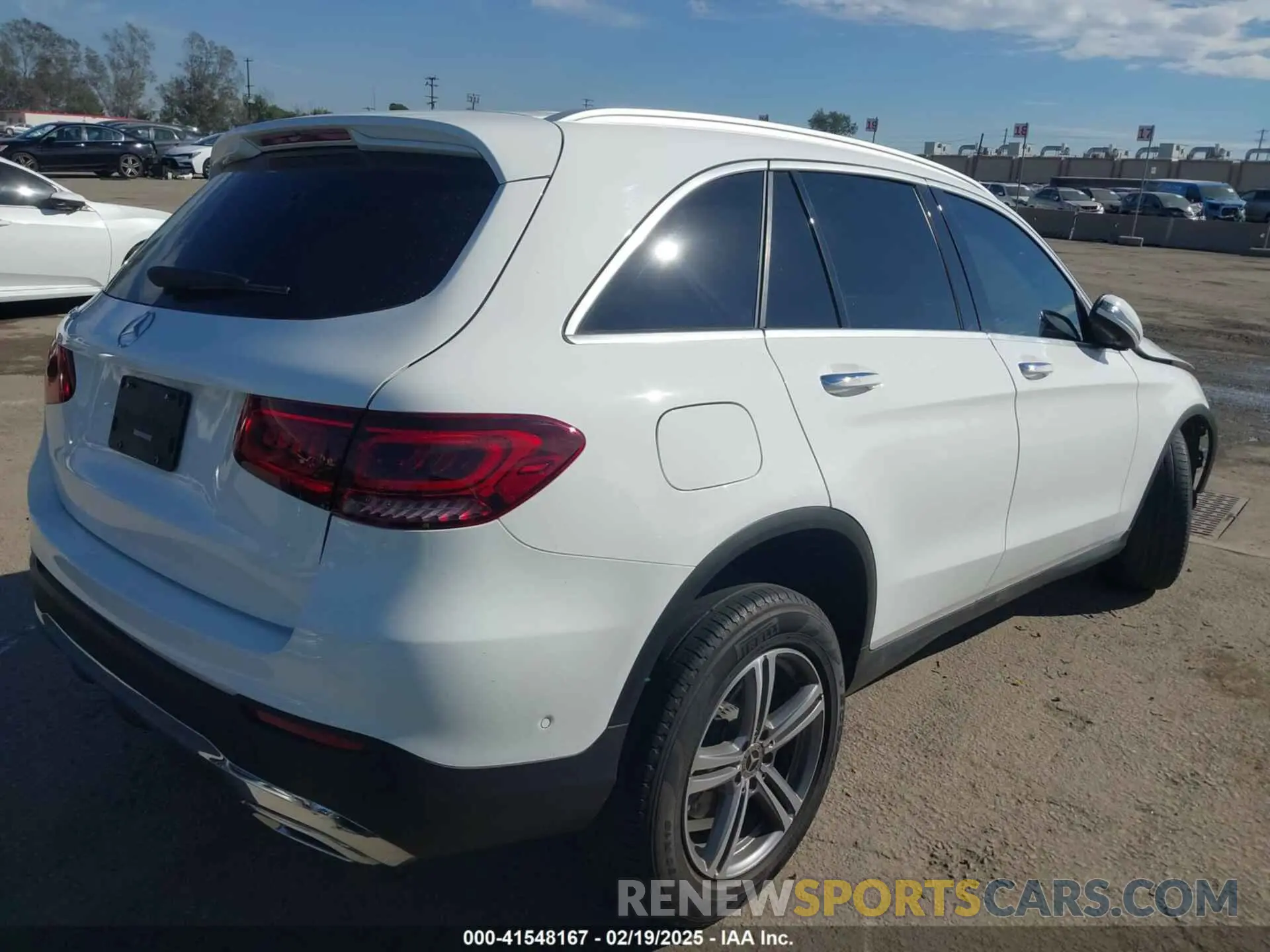 4 Photograph of a damaged car W1N0G8DB7NV367745 MERCEDES-BENZ GLC 300 2022