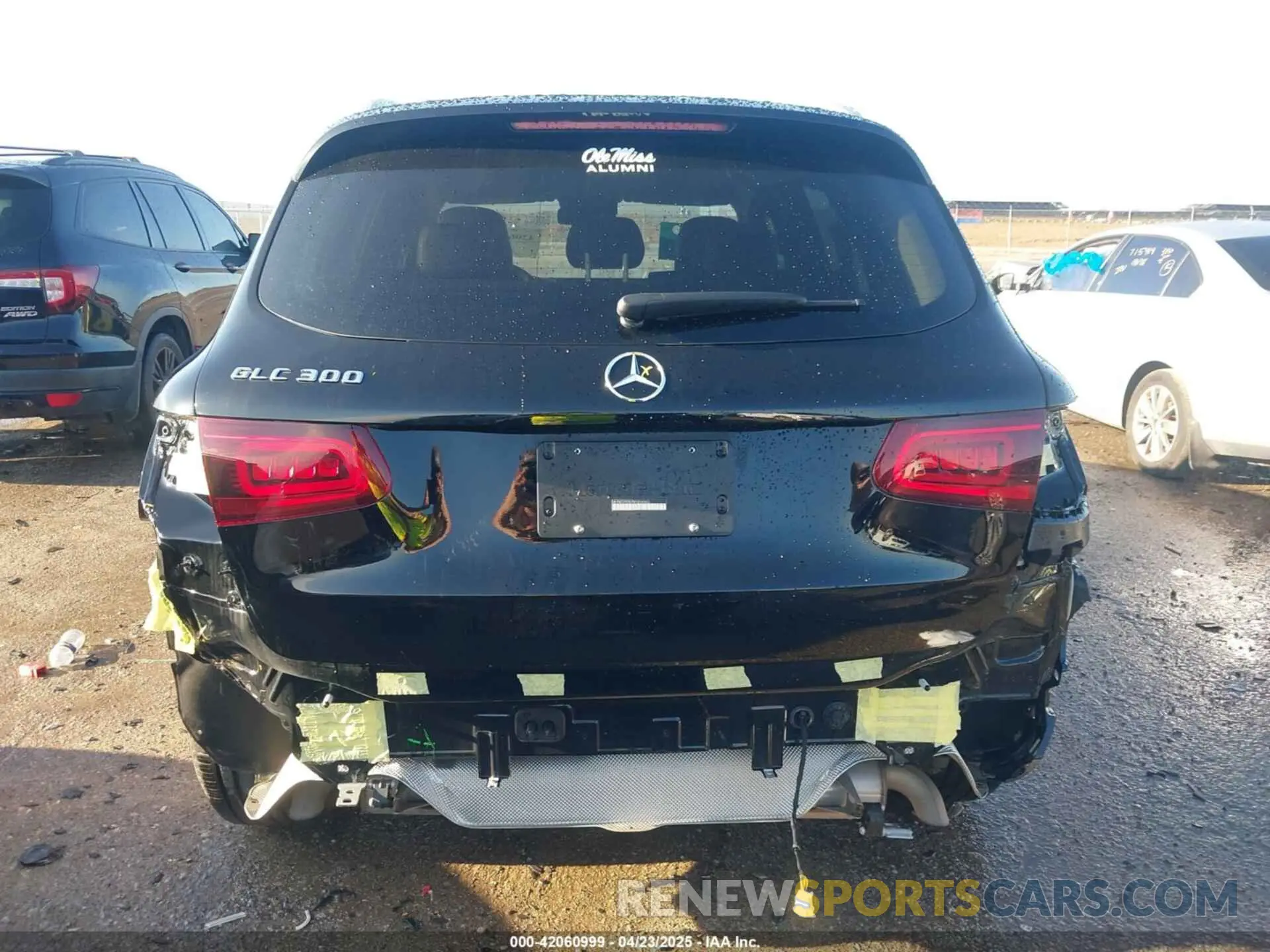17 Photograph of a damaged car W1N0G8DB7NV394945 MERCEDES-BENZ GLC 300 2022