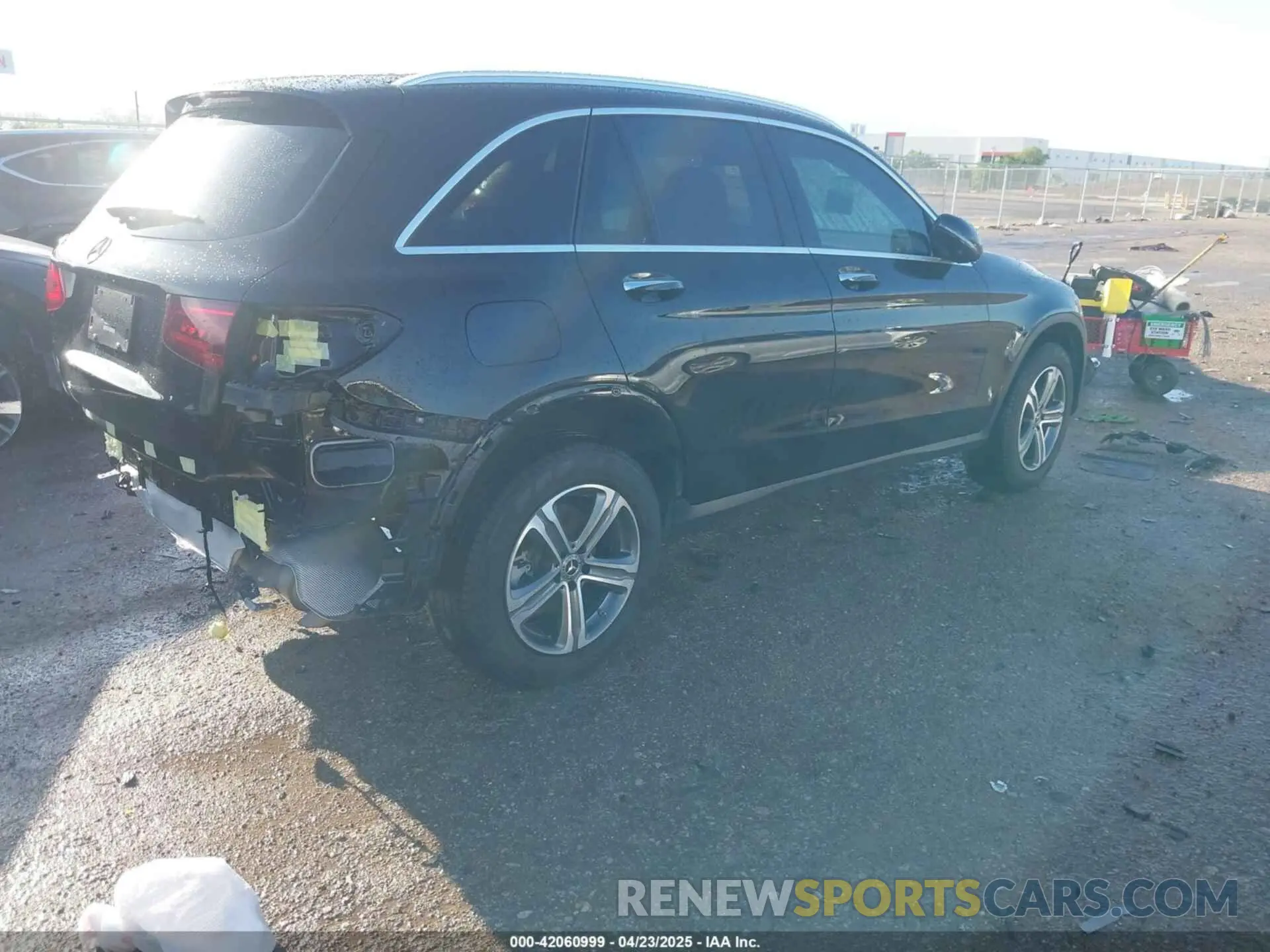 4 Photograph of a damaged car W1N0G8DB7NV394945 MERCEDES-BENZ GLC 300 2022