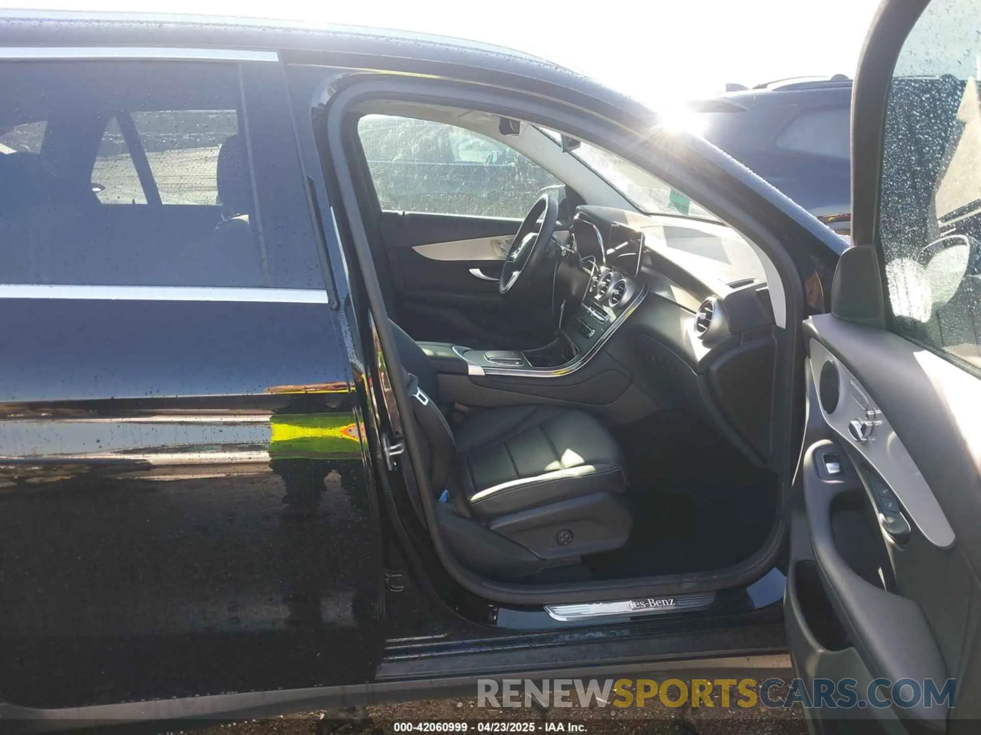 5 Photograph of a damaged car W1N0G8DB7NV394945 MERCEDES-BENZ GLC 300 2022