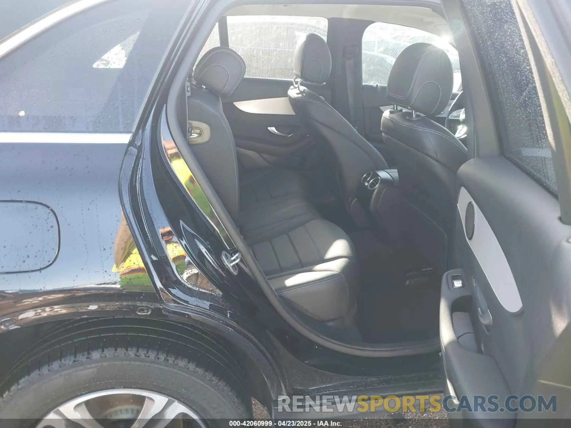 8 Photograph of a damaged car W1N0G8DB7NV394945 MERCEDES-BENZ GLC 300 2022