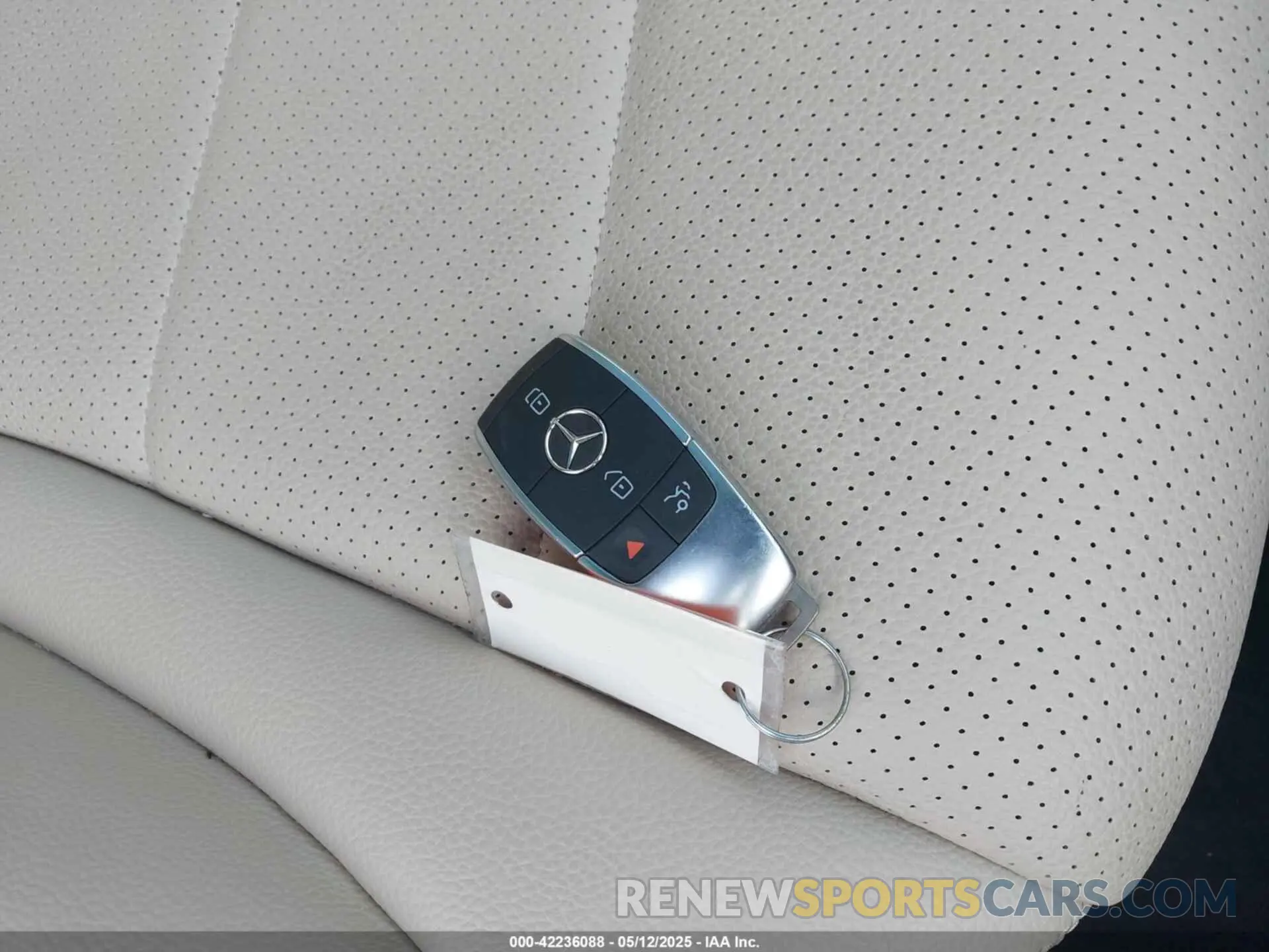 11 Photograph of a damaged car W1N0G8DB7NV397960 MERCEDES-BENZ GLC 300 2022