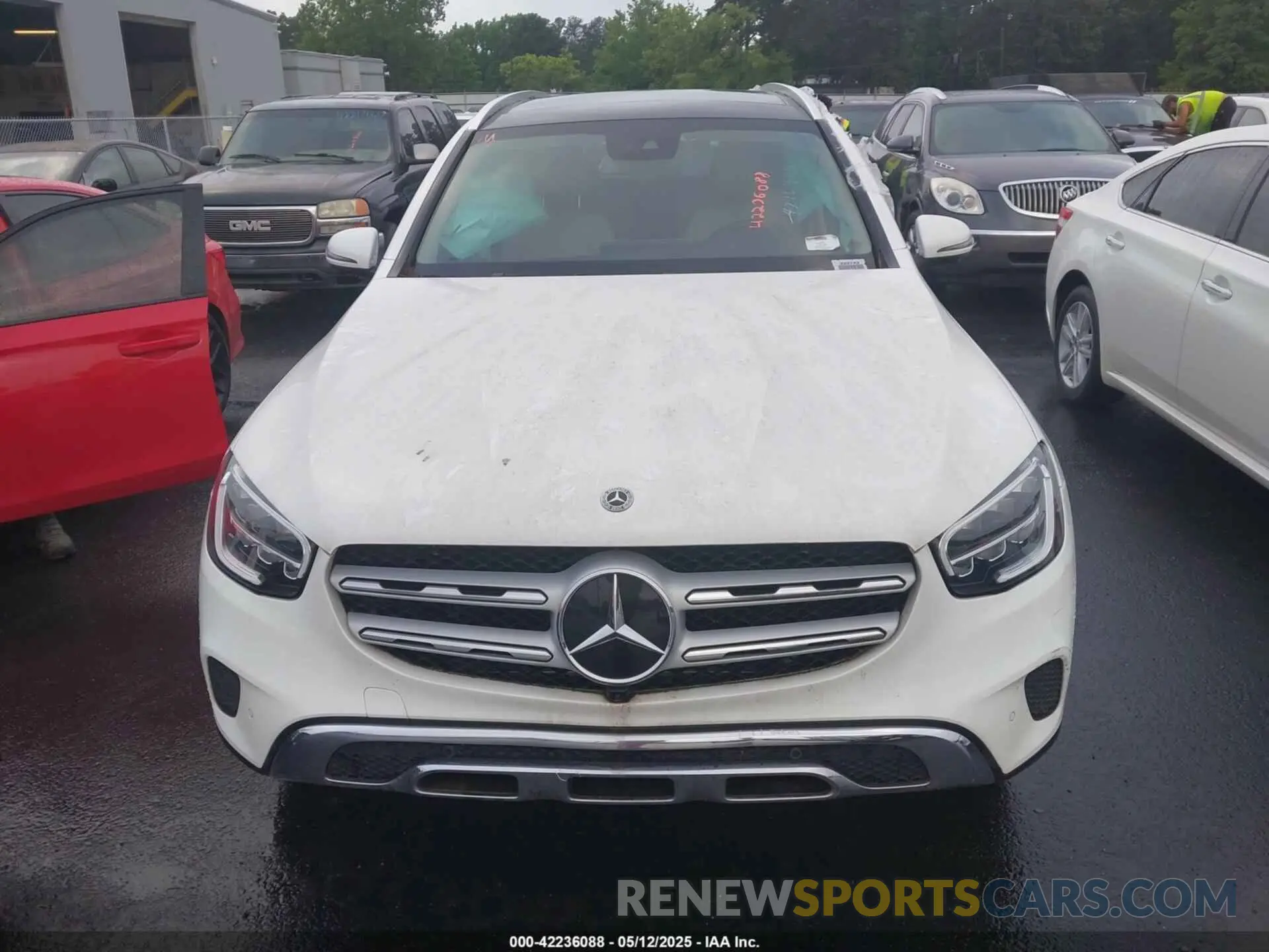 12 Photograph of a damaged car W1N0G8DB7NV397960 MERCEDES-BENZ GLC 300 2022