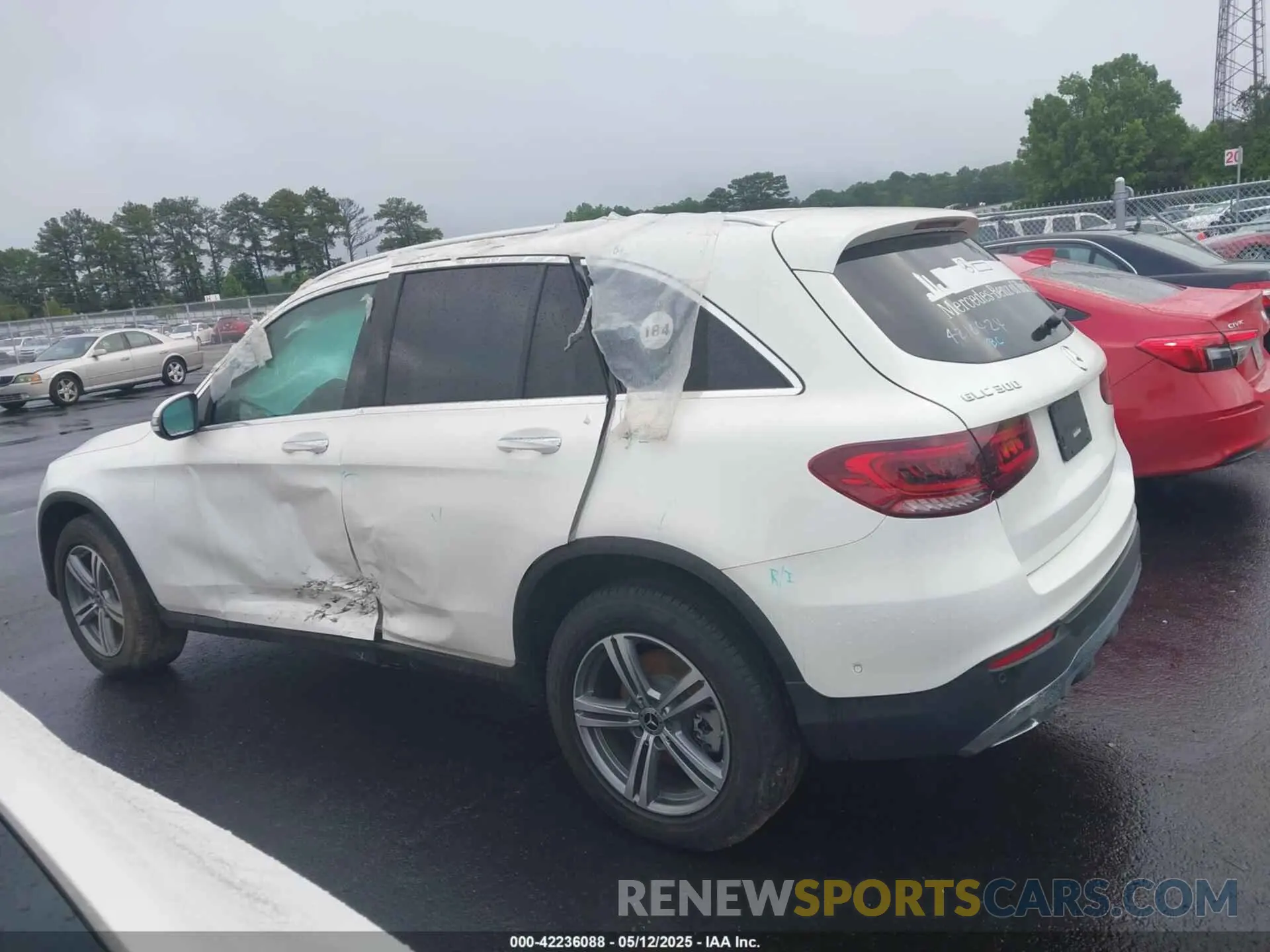 14 Photograph of a damaged car W1N0G8DB7NV397960 MERCEDES-BENZ GLC 300 2022