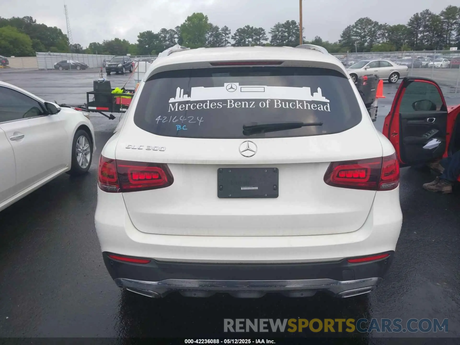 16 Photograph of a damaged car W1N0G8DB7NV397960 MERCEDES-BENZ GLC 300 2022