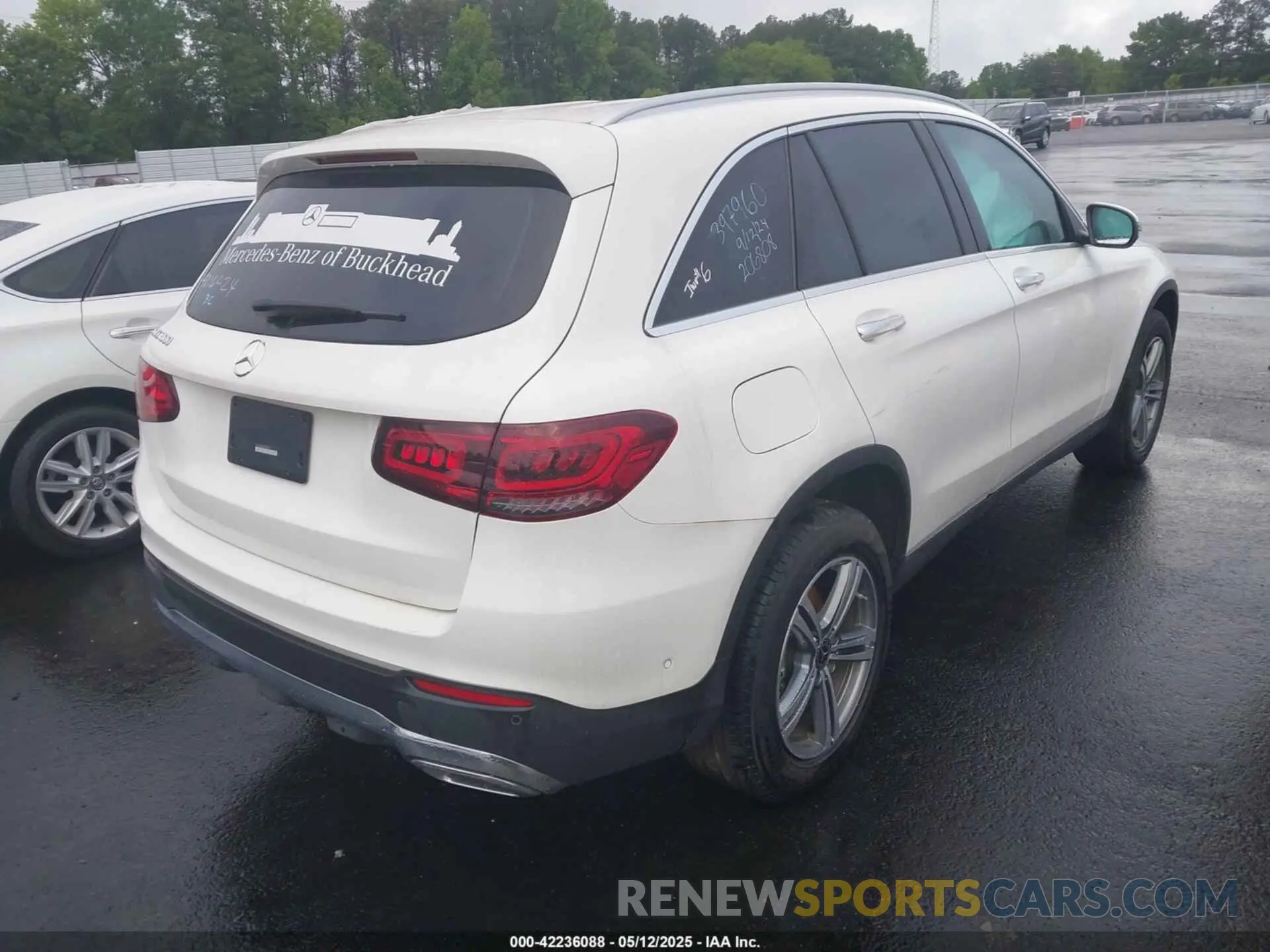 4 Photograph of a damaged car W1N0G8DB7NV397960 MERCEDES-BENZ GLC 300 2022