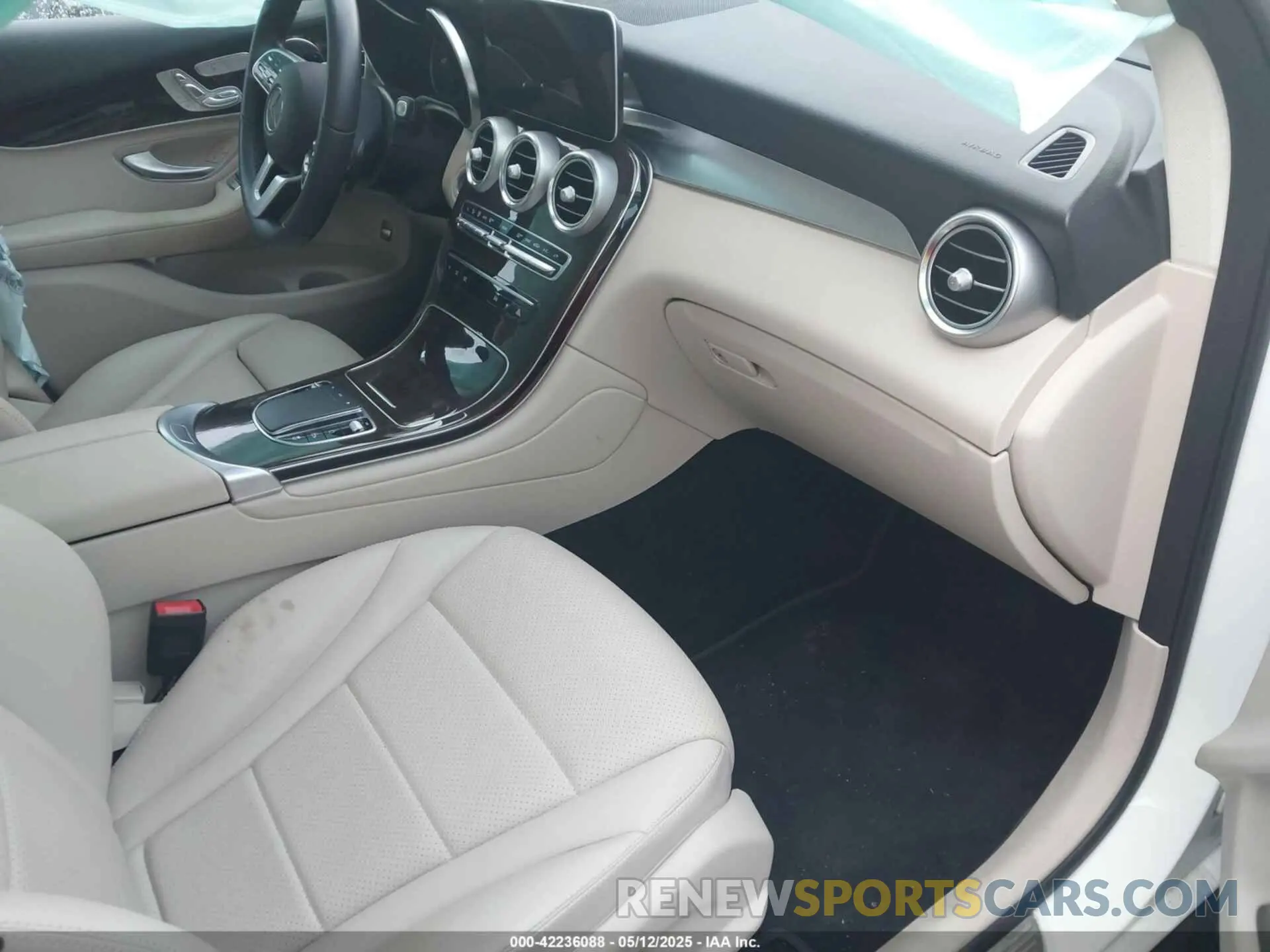 5 Photograph of a damaged car W1N0G8DB7NV397960 MERCEDES-BENZ GLC 300 2022