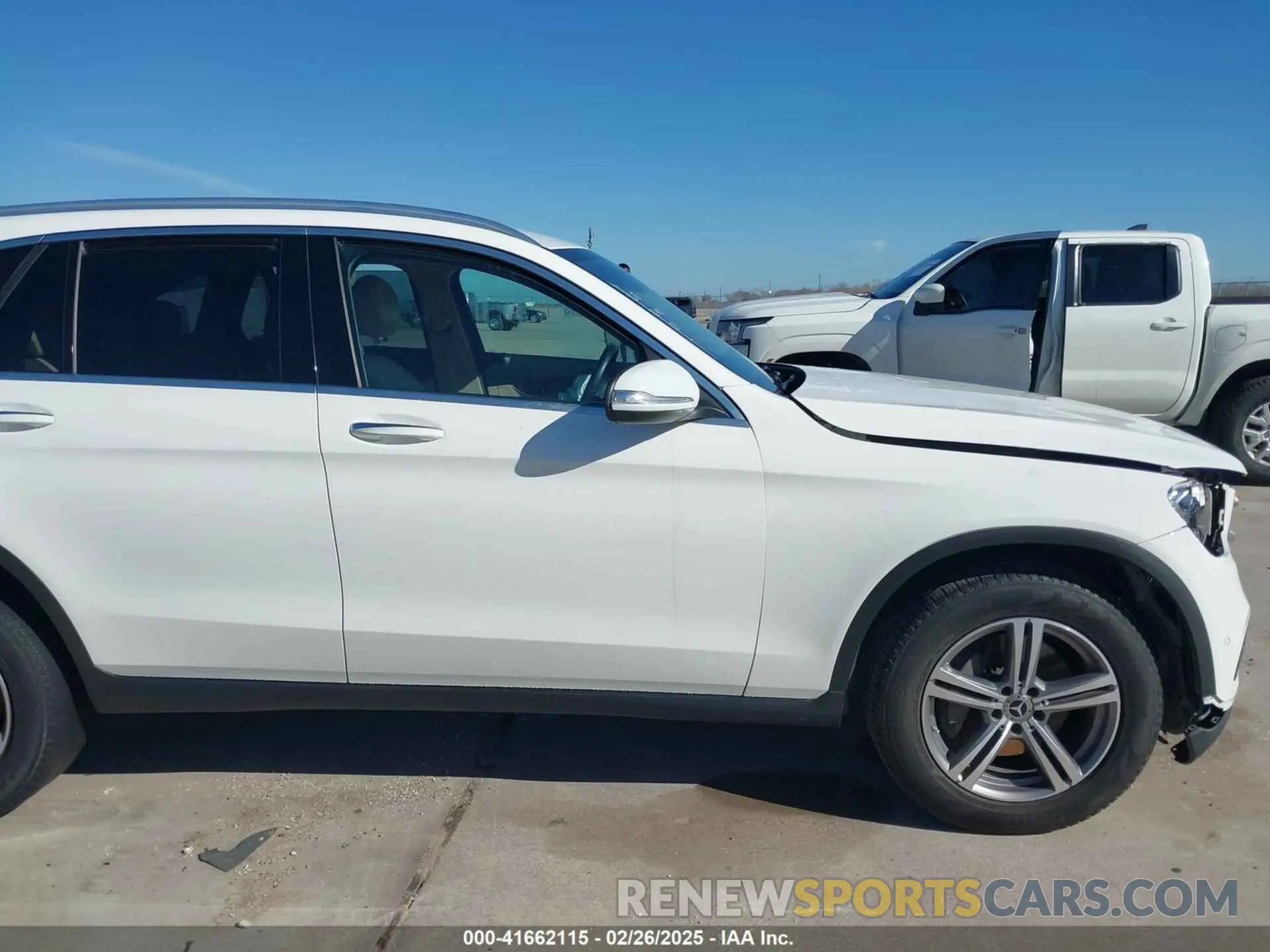 12 Photograph of a damaged car W1N0G8DB8NV333653 MERCEDES-BENZ GLC 300 2022