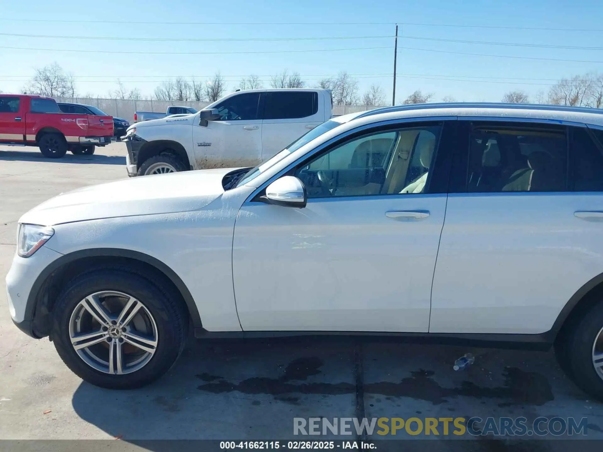 13 Photograph of a damaged car W1N0G8DB8NV333653 MERCEDES-BENZ GLC 300 2022