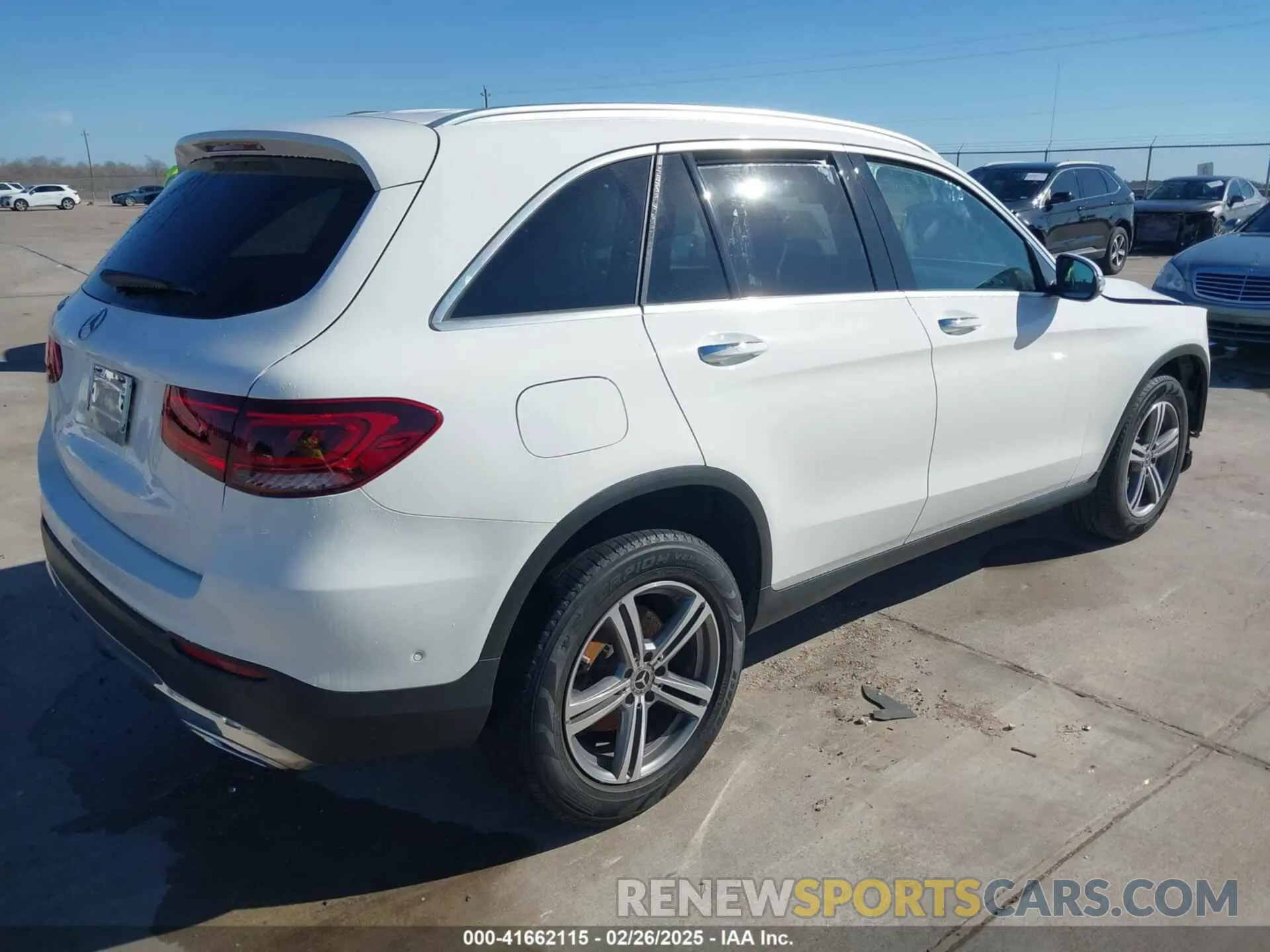 4 Photograph of a damaged car W1N0G8DB8NV333653 MERCEDES-BENZ GLC 300 2022