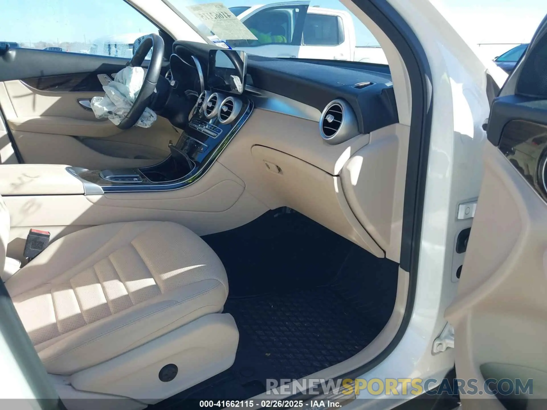 5 Photograph of a damaged car W1N0G8DB8NV333653 MERCEDES-BENZ GLC 300 2022