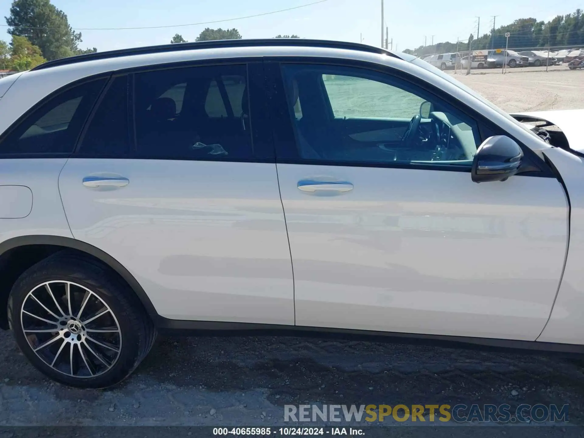 13 Photograph of a damaged car W1N0G8DB8NV353854 MERCEDES-BENZ GLC 300 2022