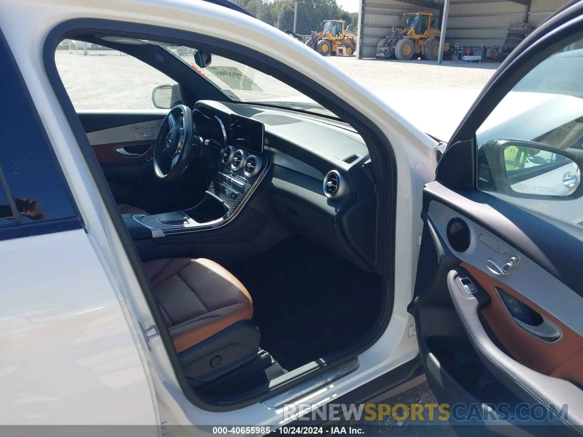 5 Photograph of a damaged car W1N0G8DB8NV353854 MERCEDES-BENZ GLC 300 2022