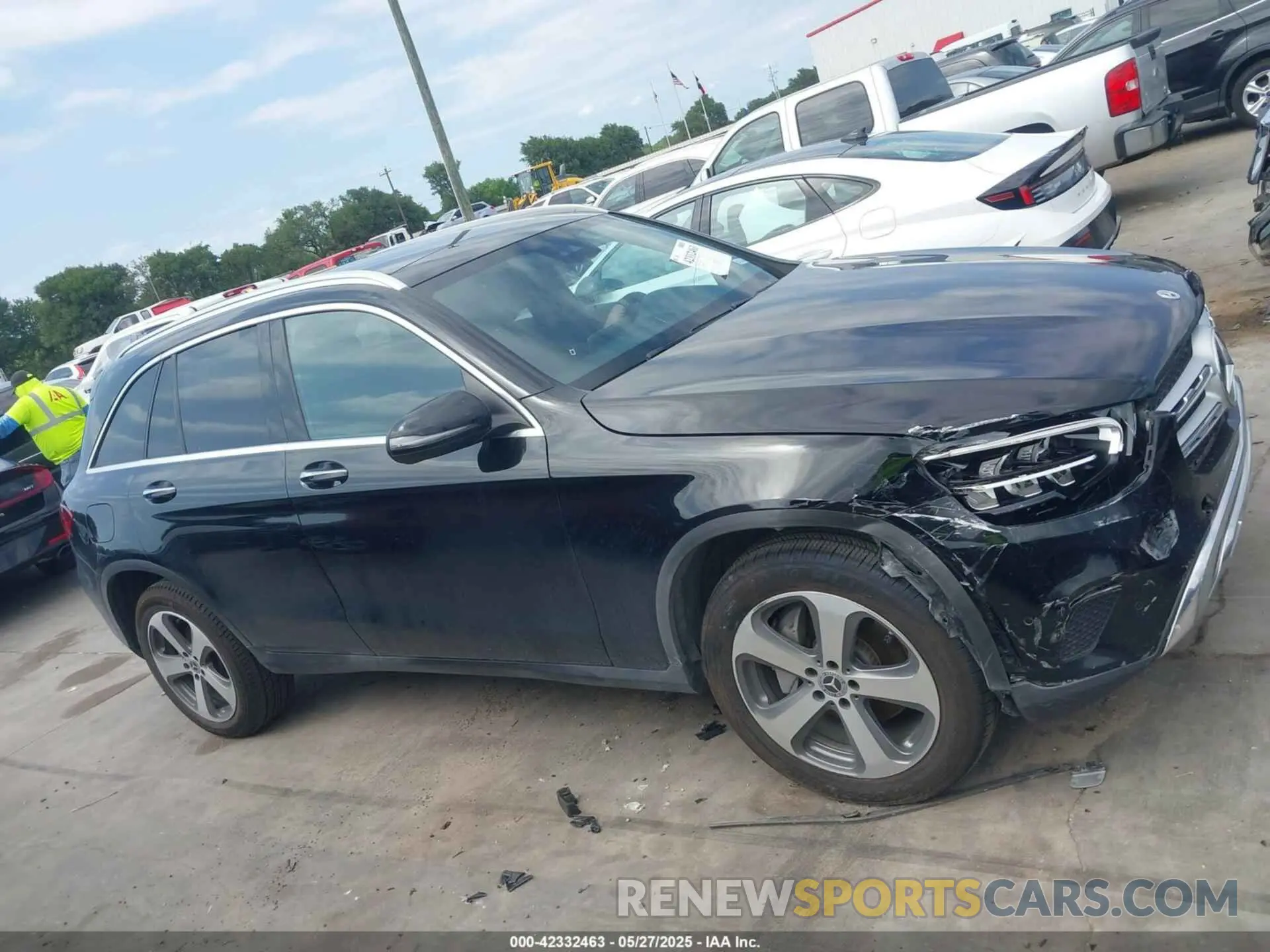 13 Photograph of a damaged car W1N0G8DB8NV399829 MERCEDES-BENZ GLC 300 2022