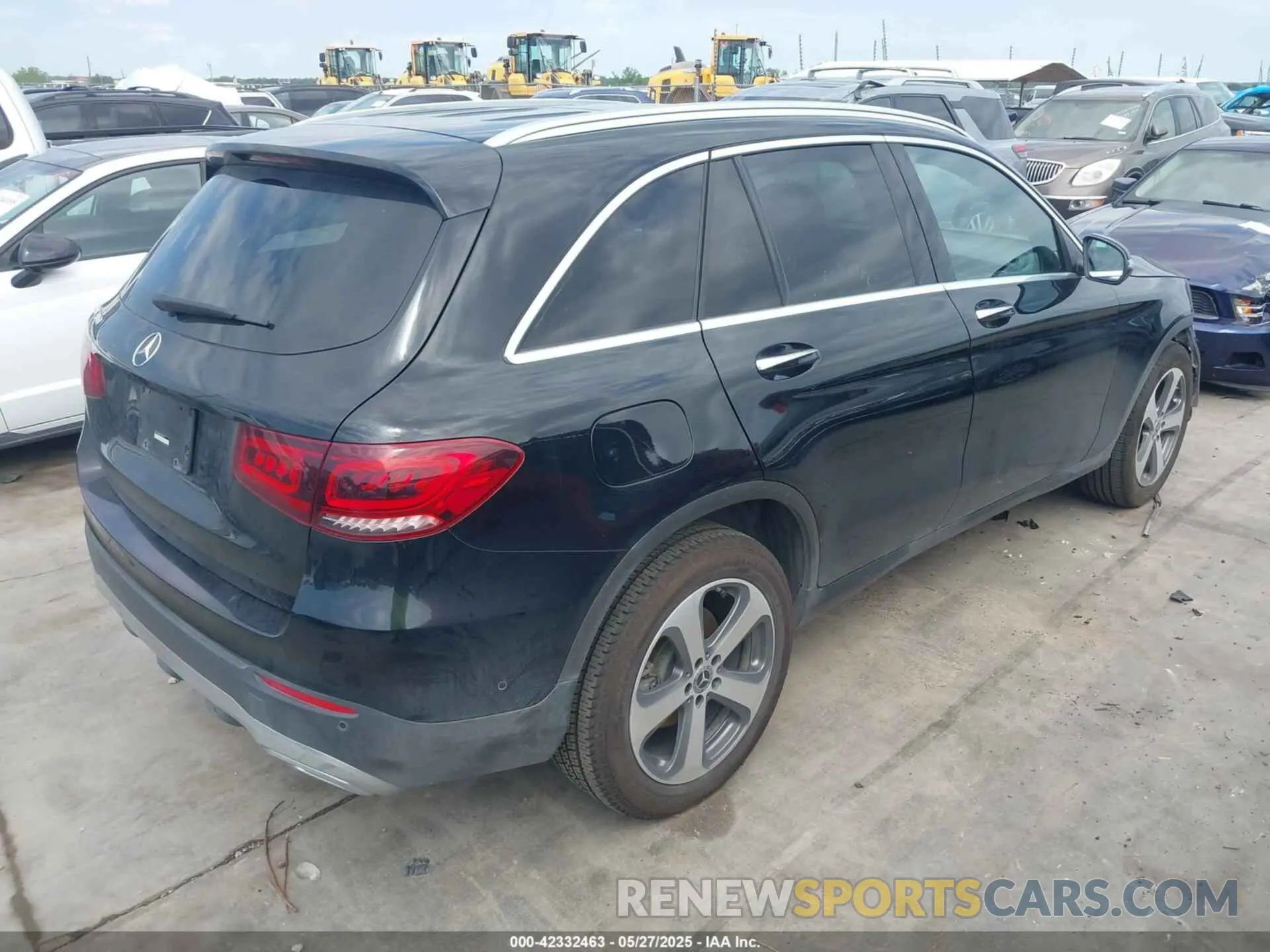 4 Photograph of a damaged car W1N0G8DB8NV399829 MERCEDES-BENZ GLC 300 2022