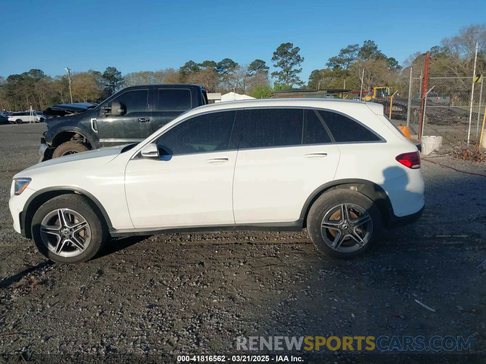 14 Photograph of a damaged car W1N0G8DB9NG020664 MERCEDES-BENZ GLC 300 2022