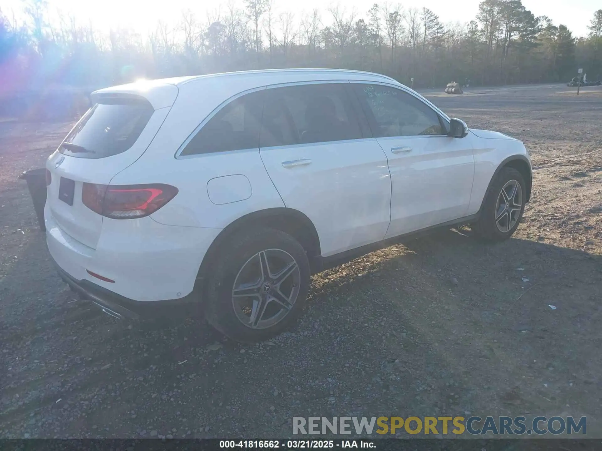 4 Photograph of a damaged car W1N0G8DB9NG020664 MERCEDES-BENZ GLC 300 2022