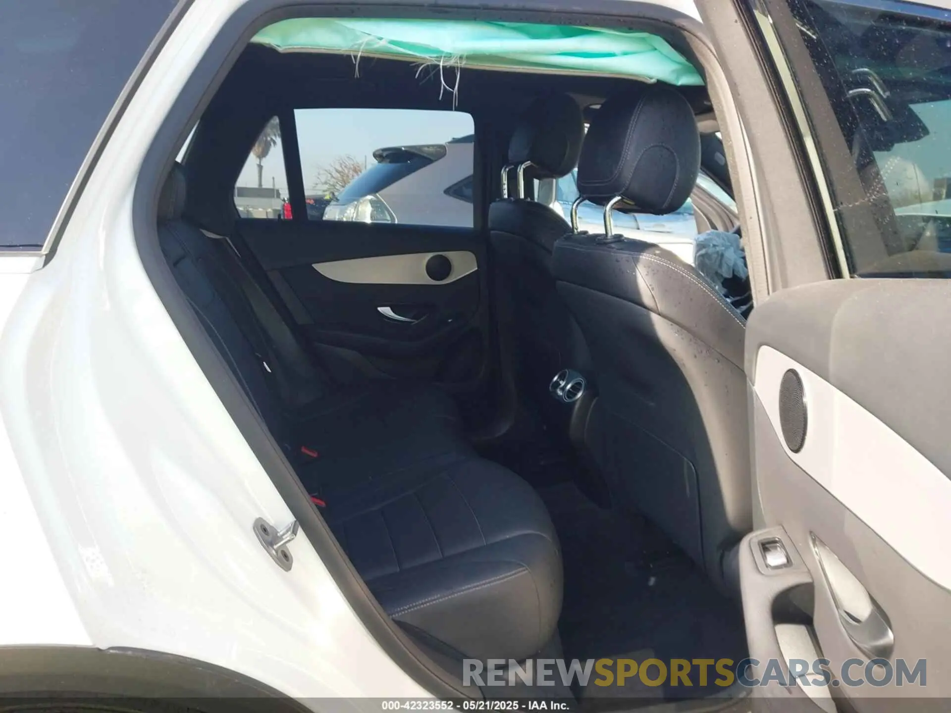8 Photograph of a damaged car W1N0G8DB9NV398267 MERCEDES-BENZ GLC 300 2022