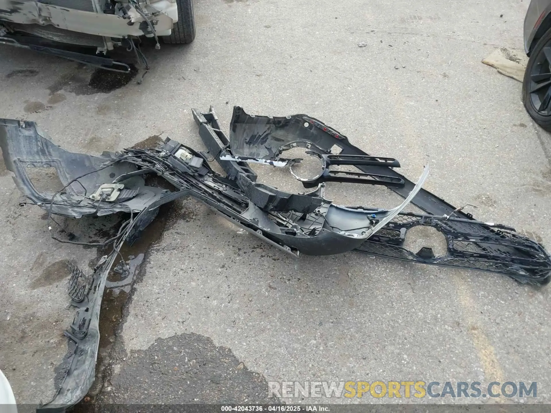 11 Photograph of a damaged car W1N0G8DBXNG032757 MERCEDES-BENZ GLC 300 2022