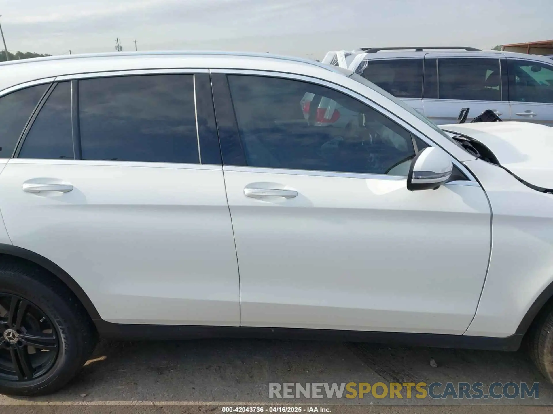 13 Photograph of a damaged car W1N0G8DBXNG032757 MERCEDES-BENZ GLC 300 2022