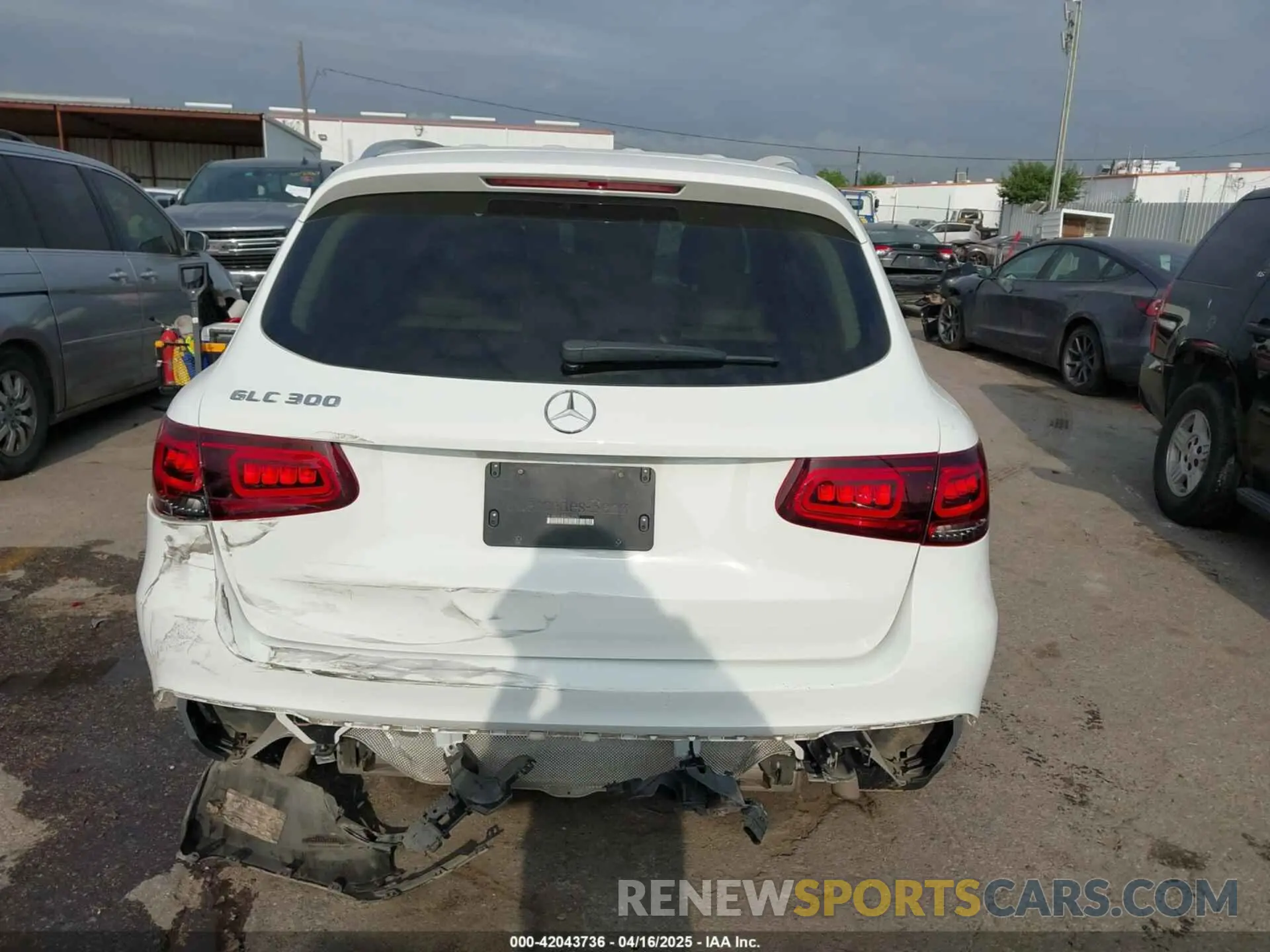16 Photograph of a damaged car W1N0G8DBXNG032757 MERCEDES-BENZ GLC 300 2022