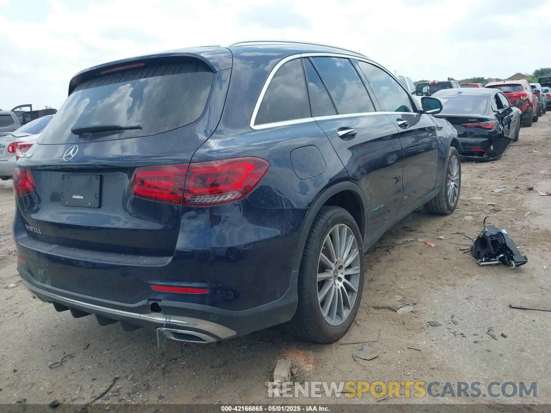4 Photograph of a damaged car W1N0G8DBXNG074877 MERCEDES-BENZ GLC 300 2022