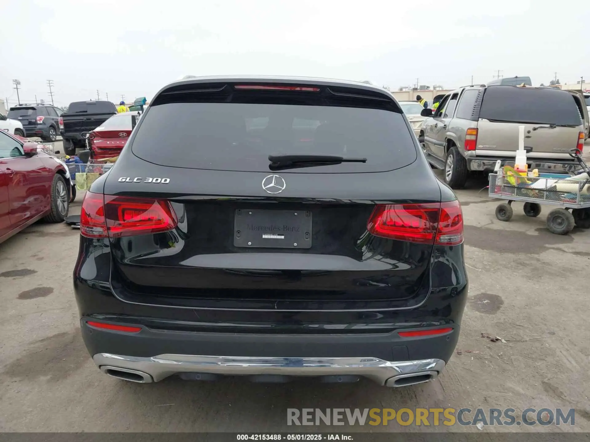 17 Photograph of a damaged car W1N0G8DBXNG110745 MERCEDES-BENZ GLC 300 2022