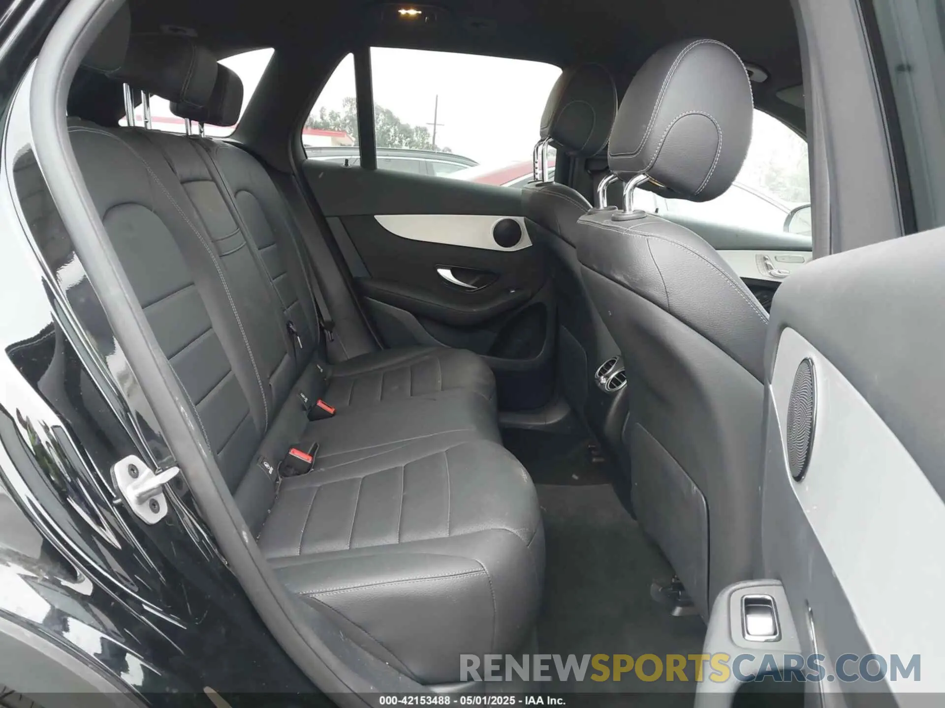 8 Photograph of a damaged car W1N0G8DBXNG110745 MERCEDES-BENZ GLC 300 2022