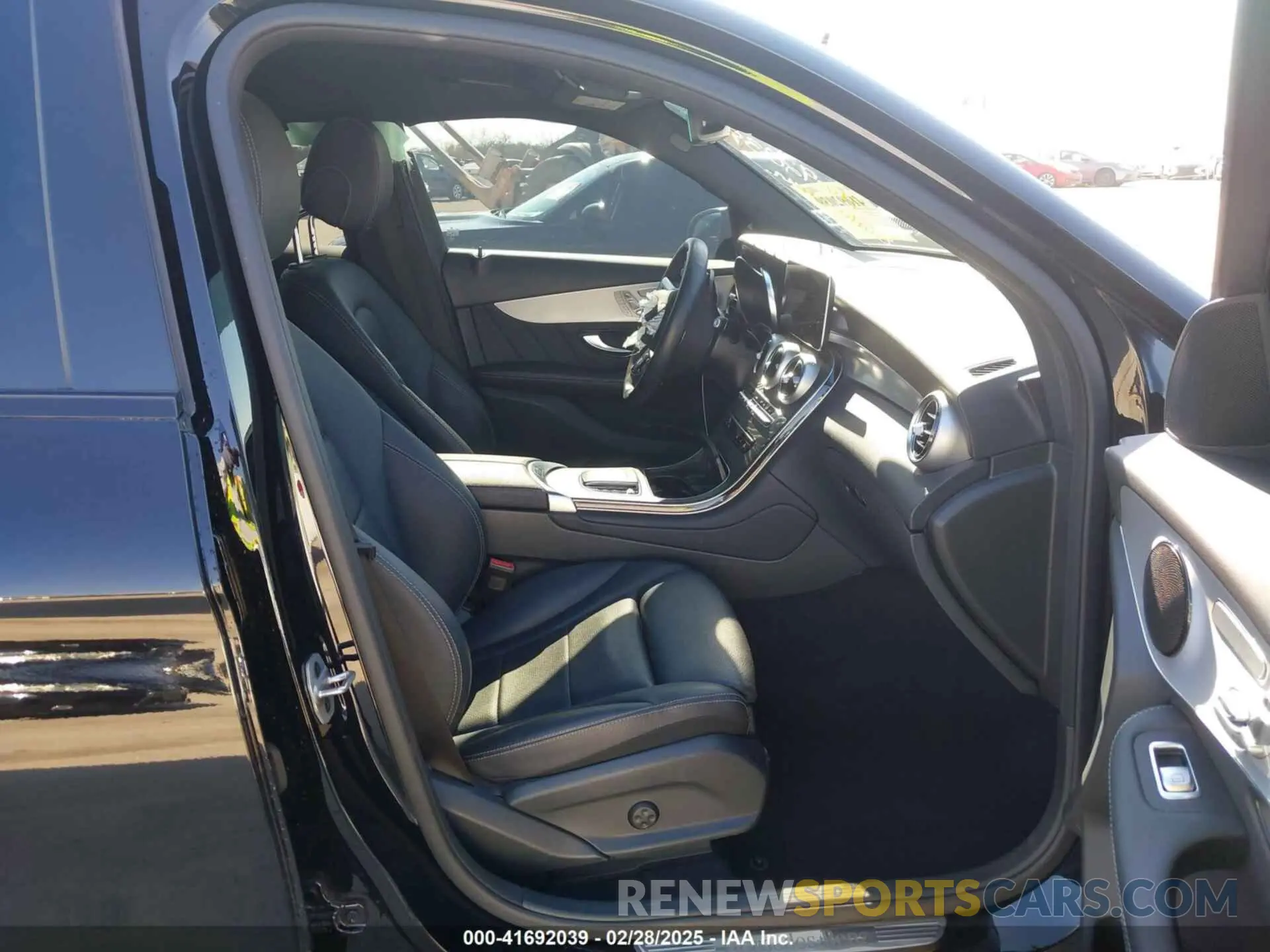 5 Photograph of a damaged car W1N0G8DBXNV331676 MERCEDES-BENZ GLC 300 2022