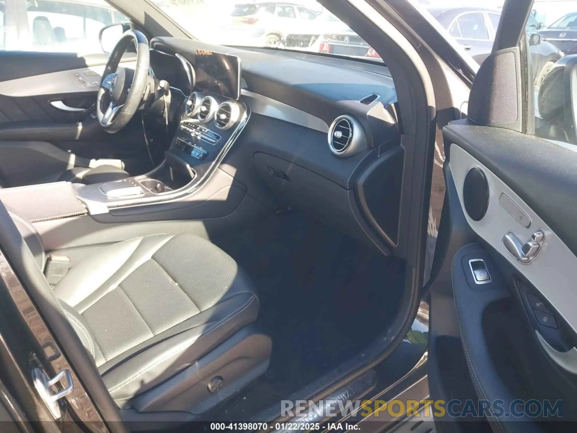 5 Photograph of a damaged car W1N0G8DBXNV365522 MERCEDES-BENZ GLC 300 2022