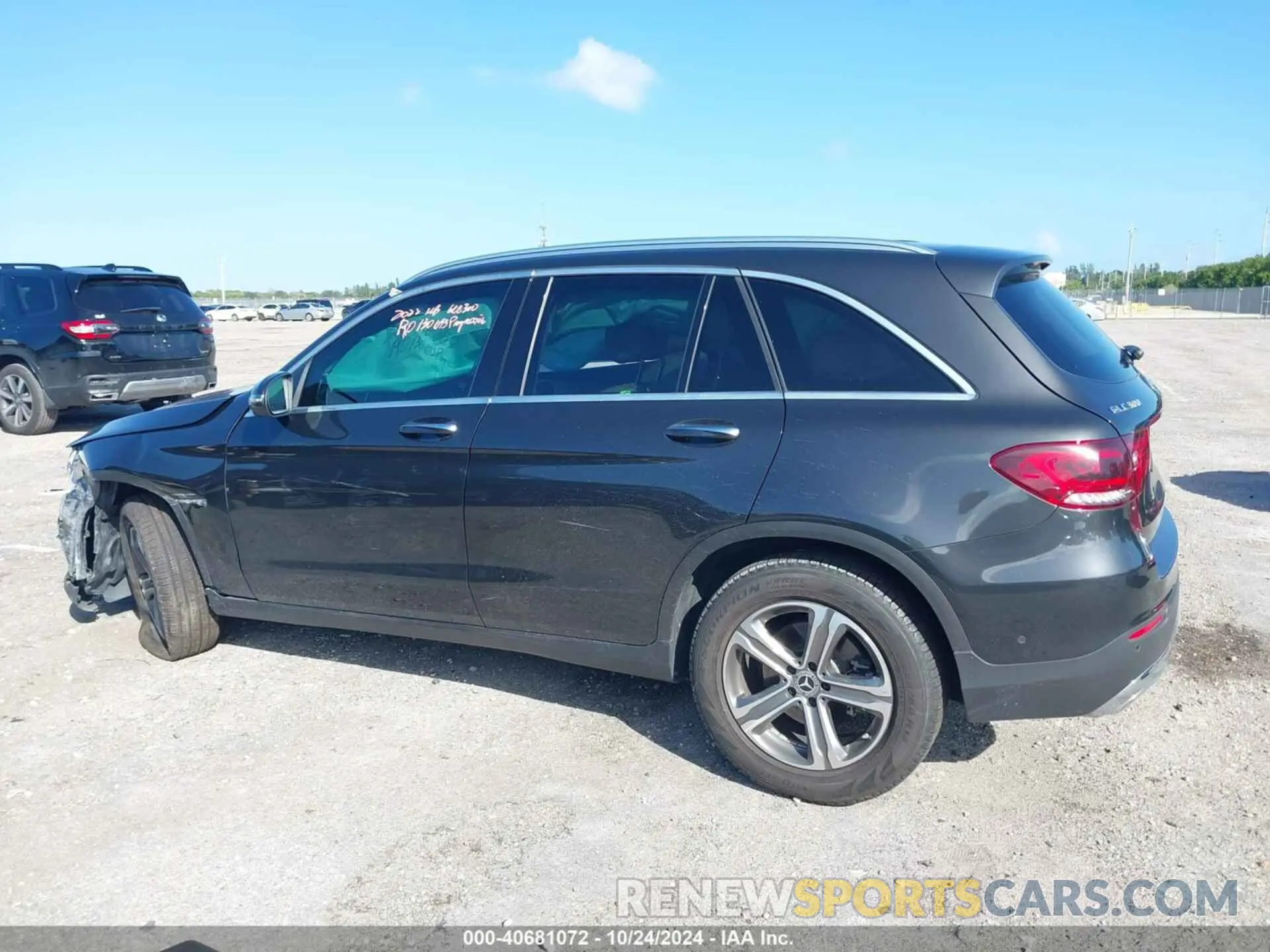 14 Photograph of a damaged car W1N0G8DBXNV380635 MERCEDES-BENZ GLC 300 2022