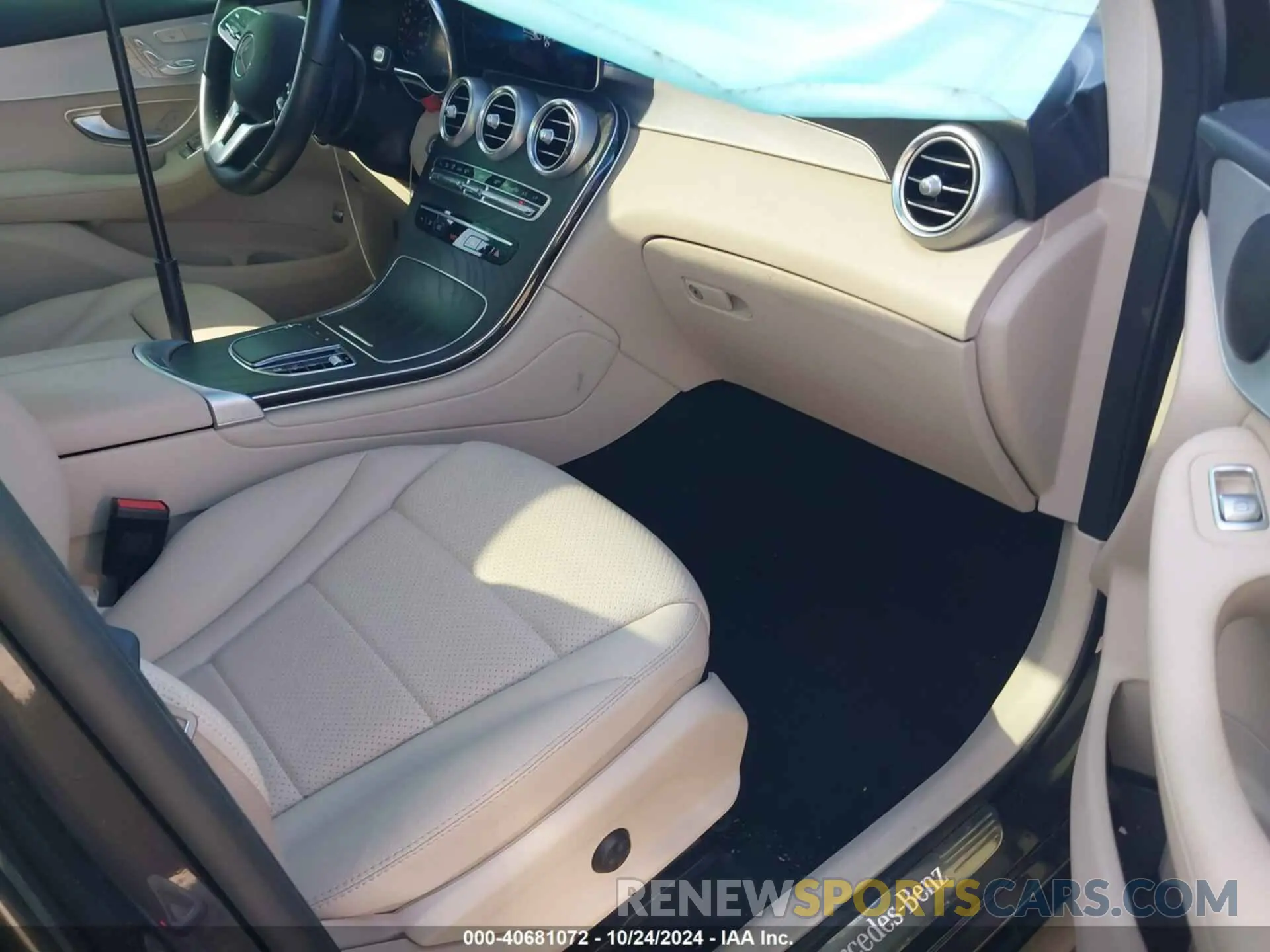 5 Photograph of a damaged car W1N0G8DBXNV380635 MERCEDES-BENZ GLC 300 2022
