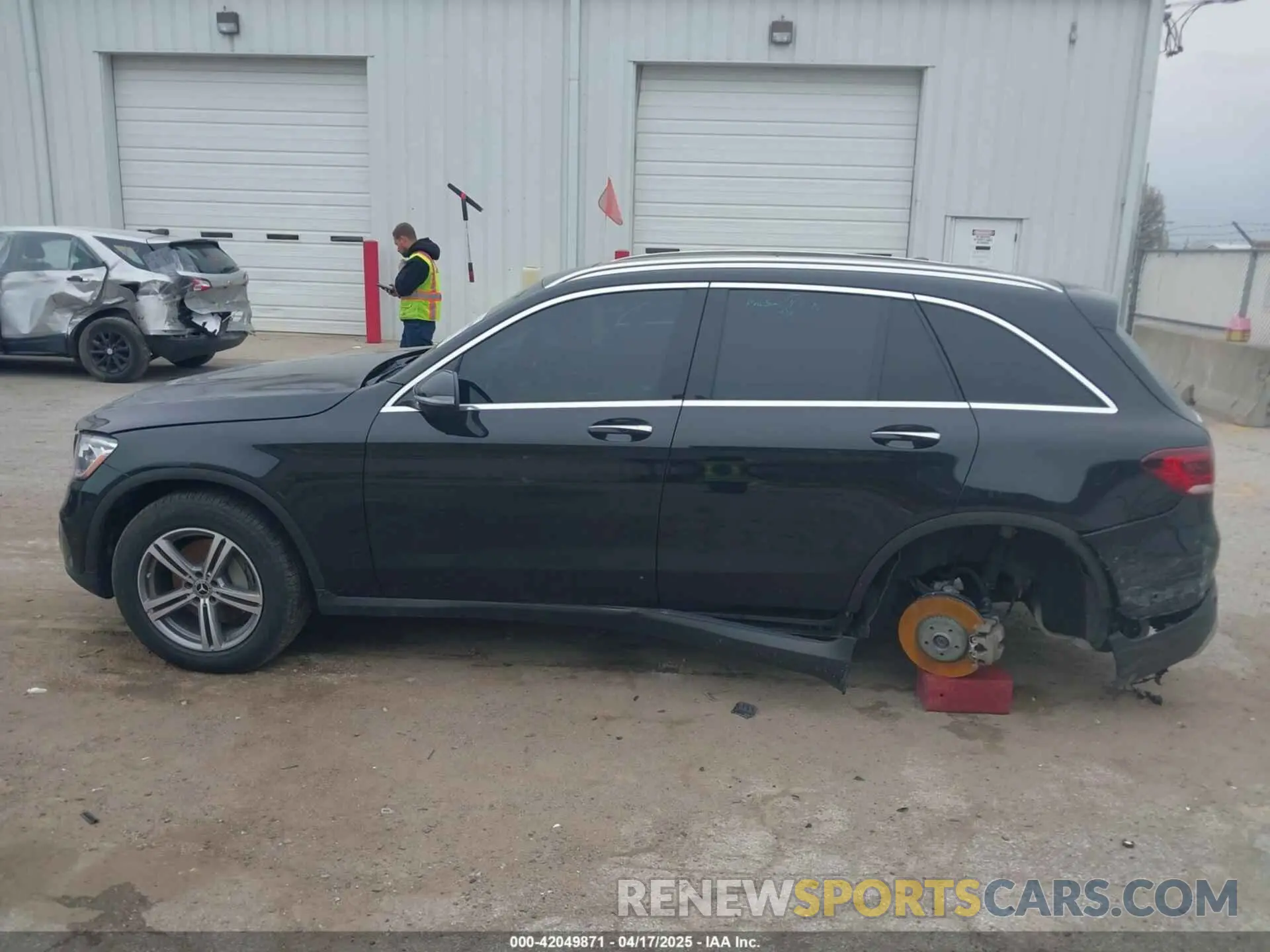 15 Photograph of a damaged car W1N0G8EB0NV367990 MERCEDES-BENZ GLC 300 2022