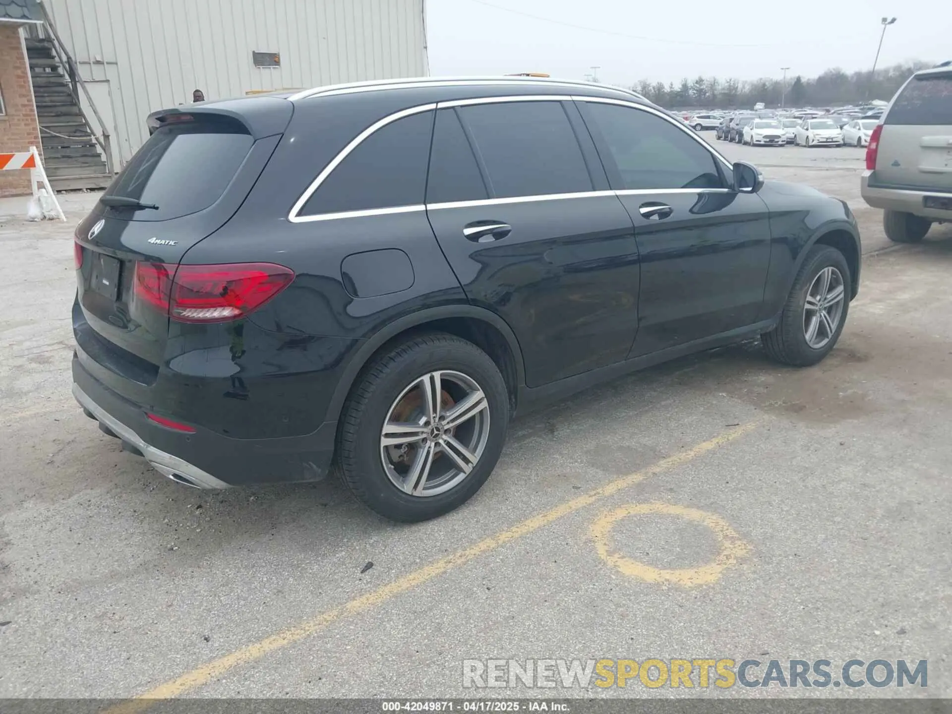 4 Photograph of a damaged car W1N0G8EB0NV367990 MERCEDES-BENZ GLC 300 2022