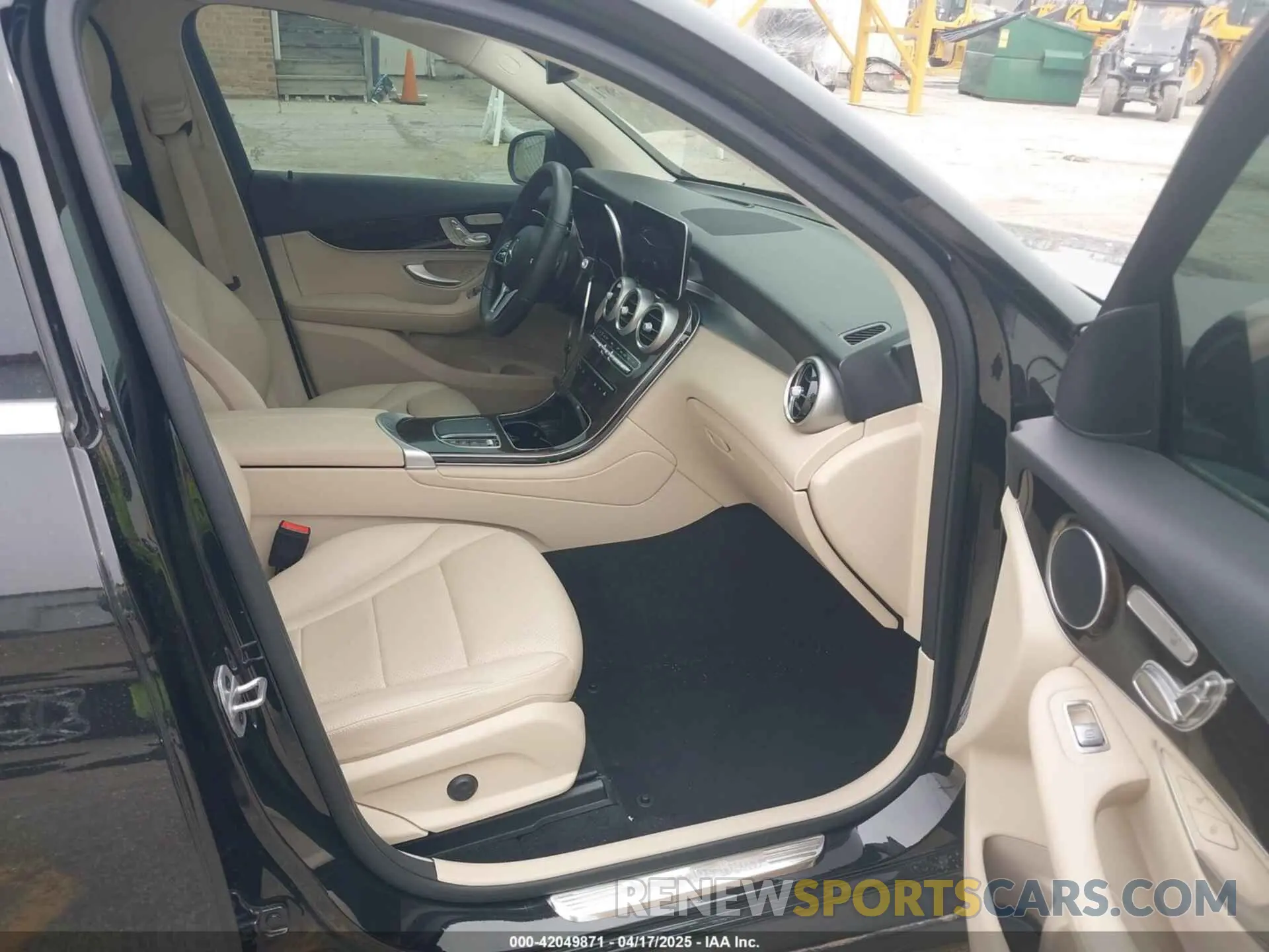 5 Photograph of a damaged car W1N0G8EB0NV367990 MERCEDES-BENZ GLC 300 2022