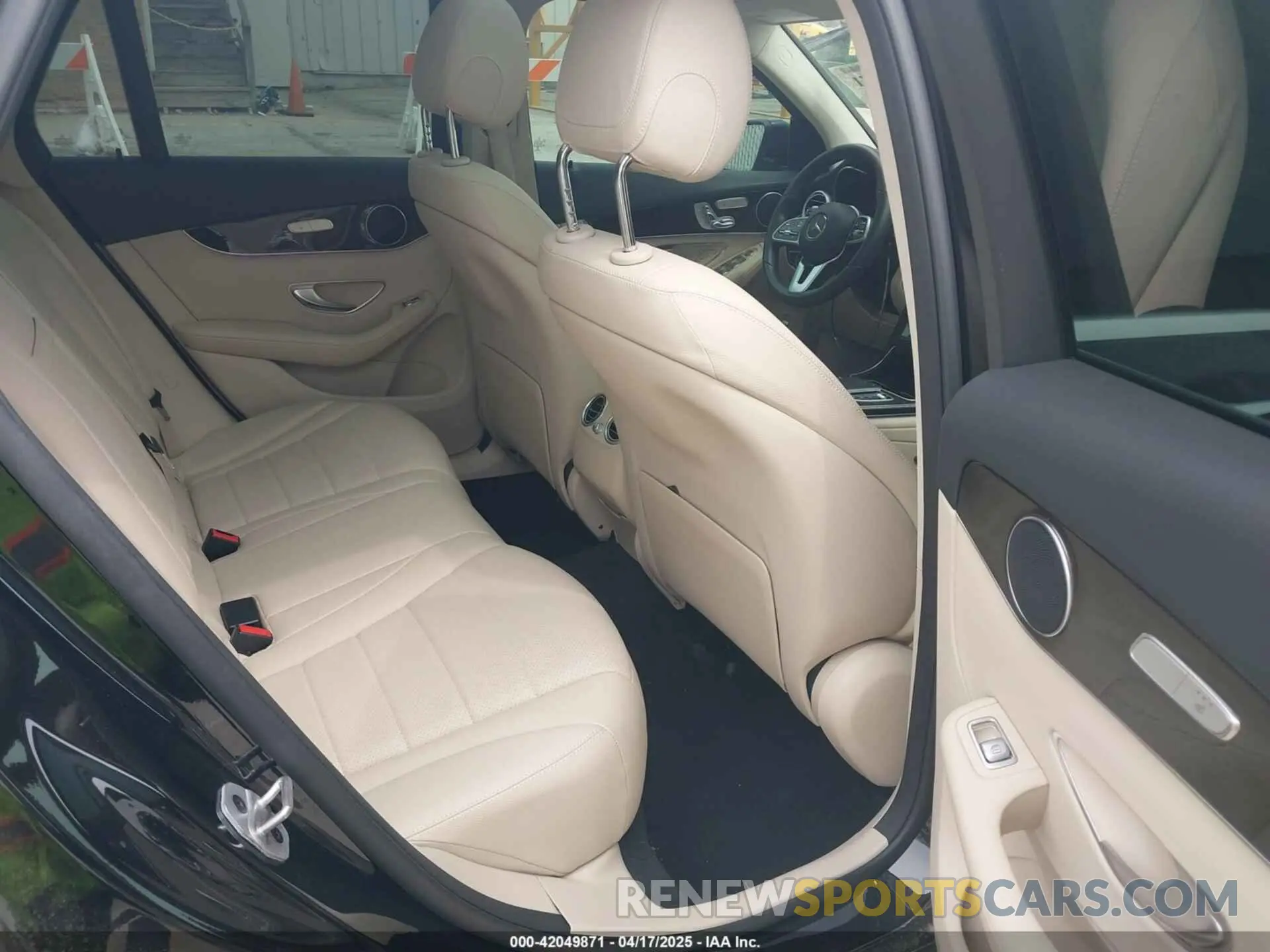 8 Photograph of a damaged car W1N0G8EB0NV367990 MERCEDES-BENZ GLC 300 2022